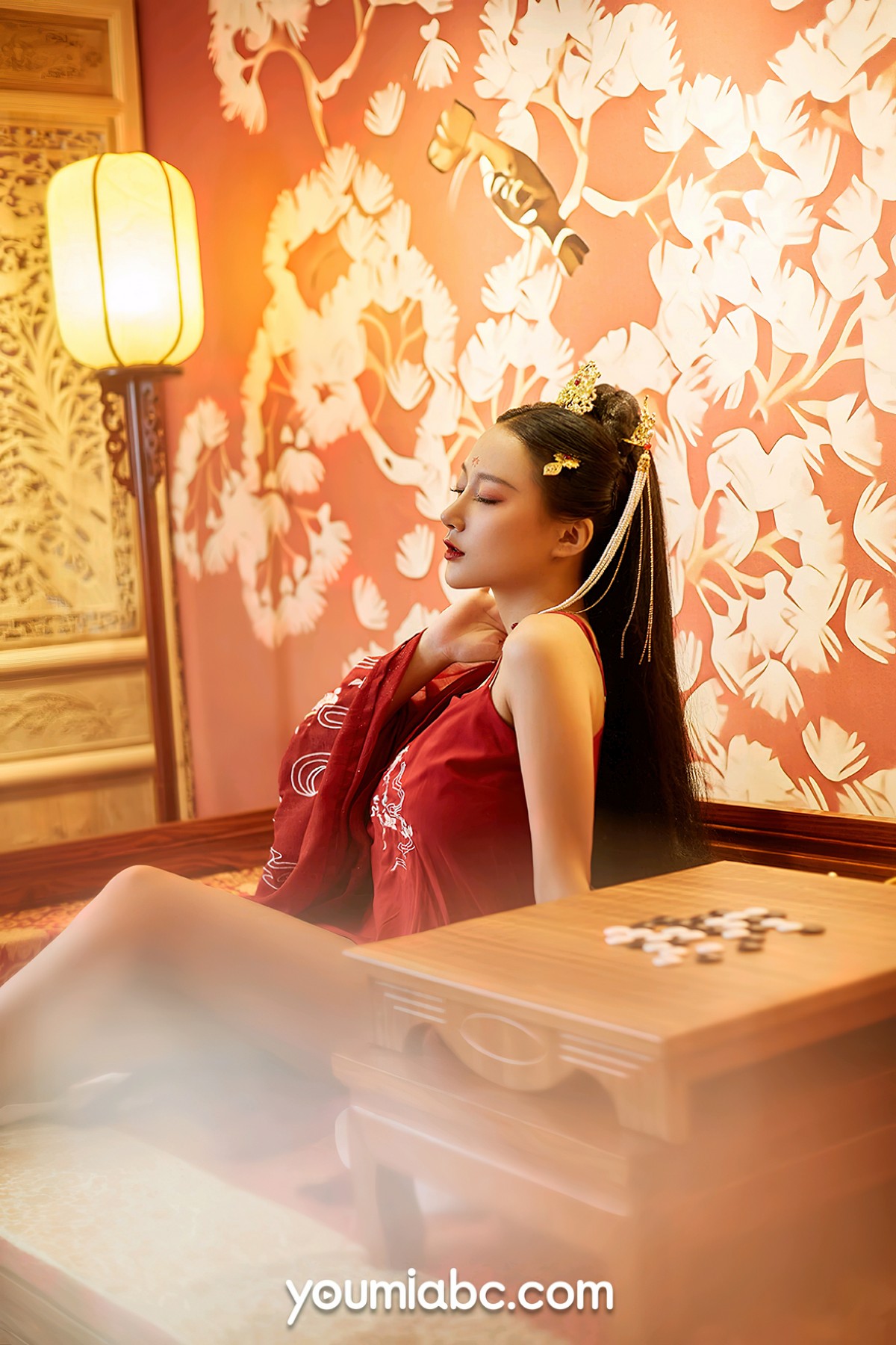 xgyw.top_[YouMi尤蜜]Vol.834_模特何嘉颖盛世红颜主题性感古典风红色吊裙半脱惹火诱惑写真32P