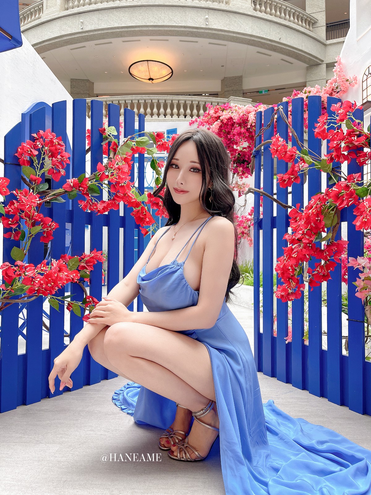 xgyw.top_Coser美女雨波_HaneAme爱琴海主题户外性感深蓝吊带长裙秀完美身材迷人写真39P