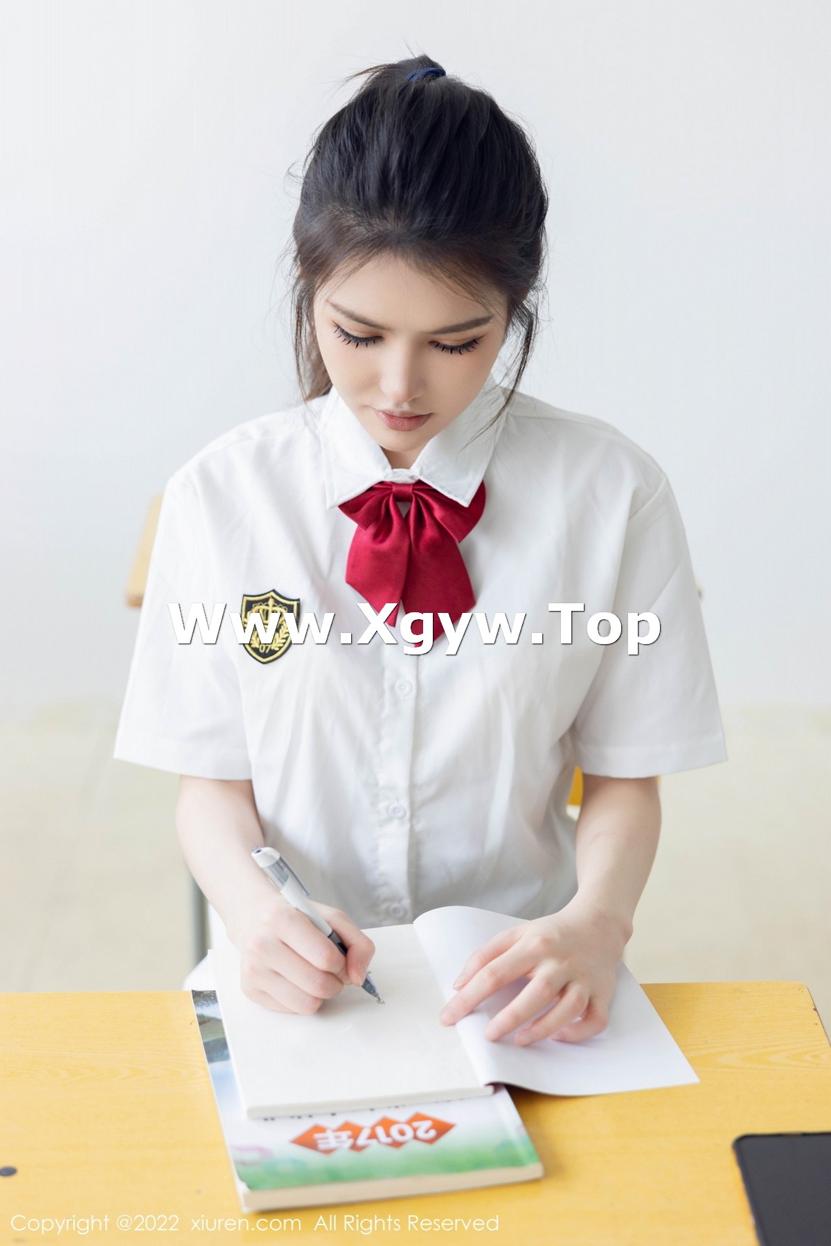 xgyw.top_XiuRen第5762期_模特媛媛酱belle教室场景性感白T配黑色短裙露蕾丝内衣诱惑写真71P