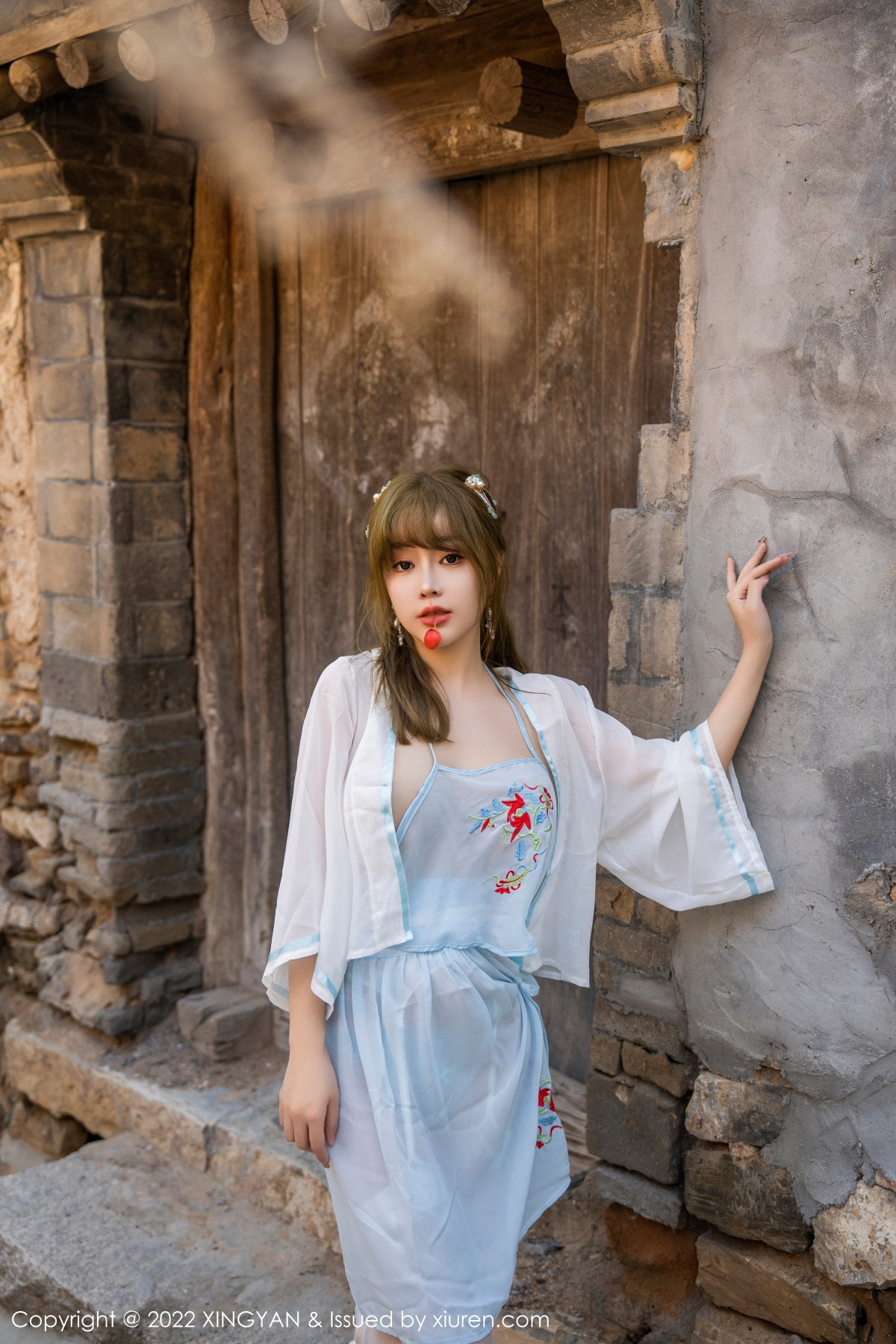 xgyw.top_[XINGYAN星颜社]VOL.150_女神王雨纯户外白色轻透古装服饰配白丝袜秀完美身材诱惑写真75P