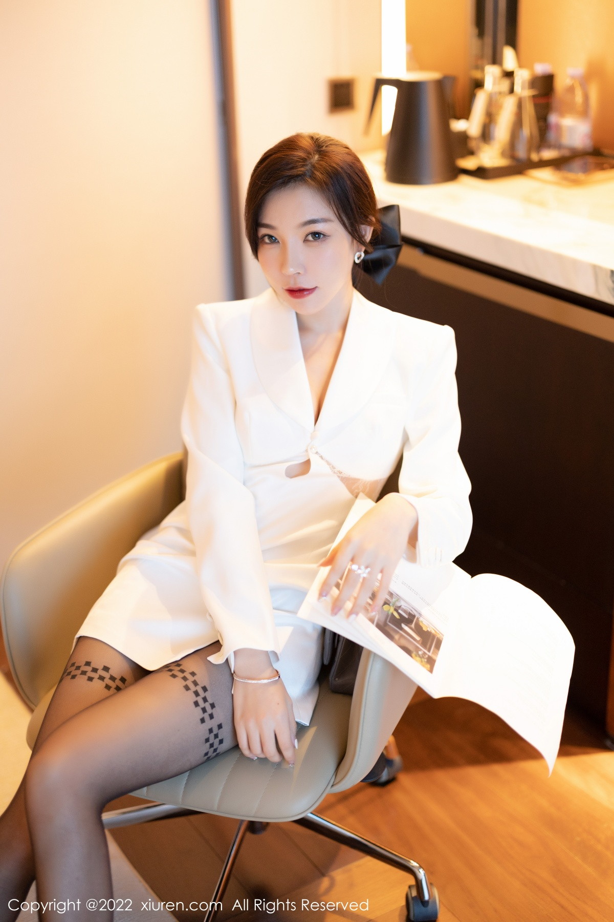 xgyw.top_[XiuRen秀人网]No.5770_女神徐莉芝Booty脱白上衣露浅色情趣蕾丝内衣超薄黑丝诱惑写真84P