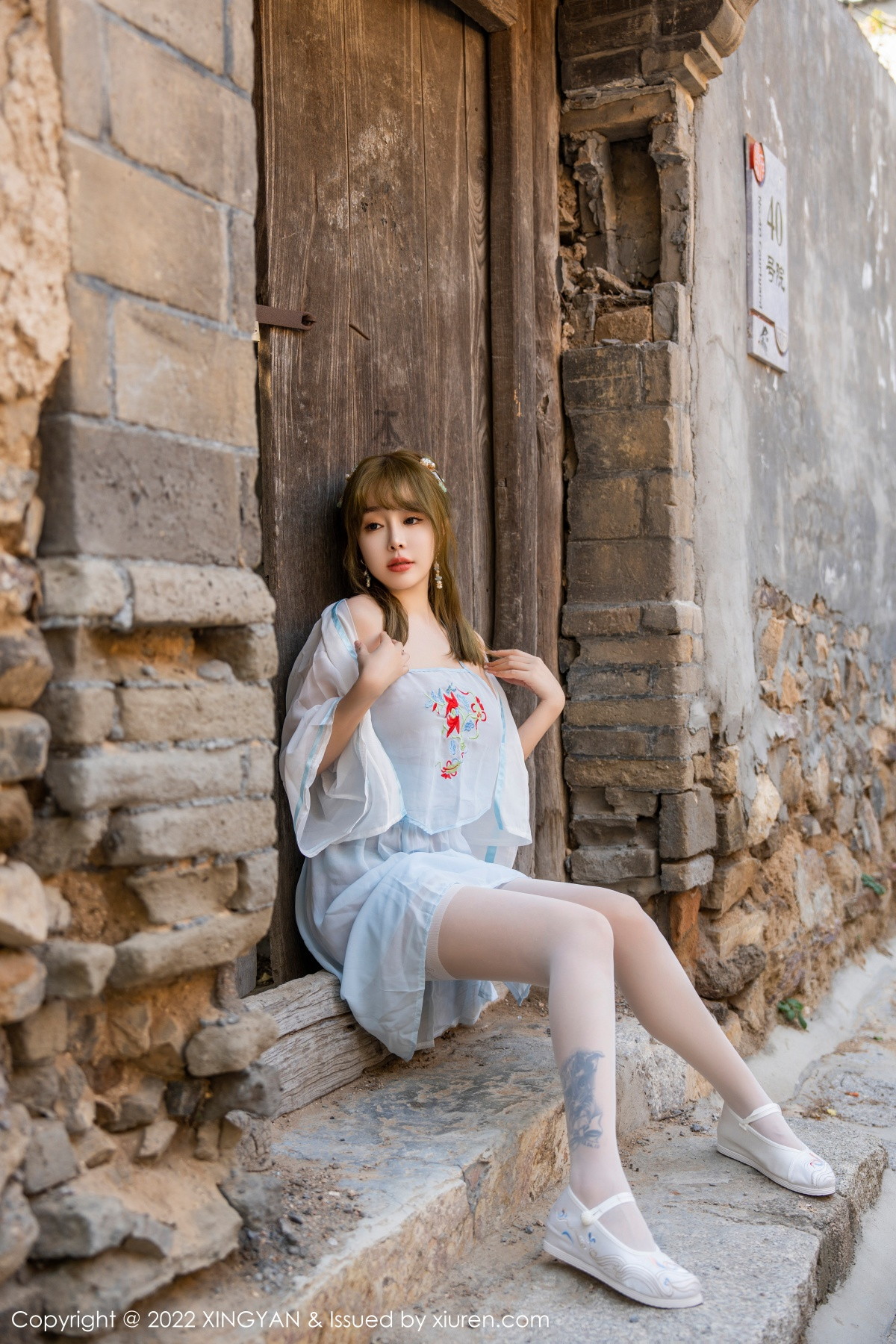 xgyw.top_[XINGYAN星颜社]VOL.150_女神王雨纯户外白色轻透古装服饰配白丝袜秀完美身材诱惑写真75P