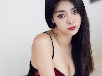 [XiuRen秀人网]No.5769_车模可乐Vicky性感暗红色吊带上衣配黑短裙露超薄黑色丝袜骚扰写真63P