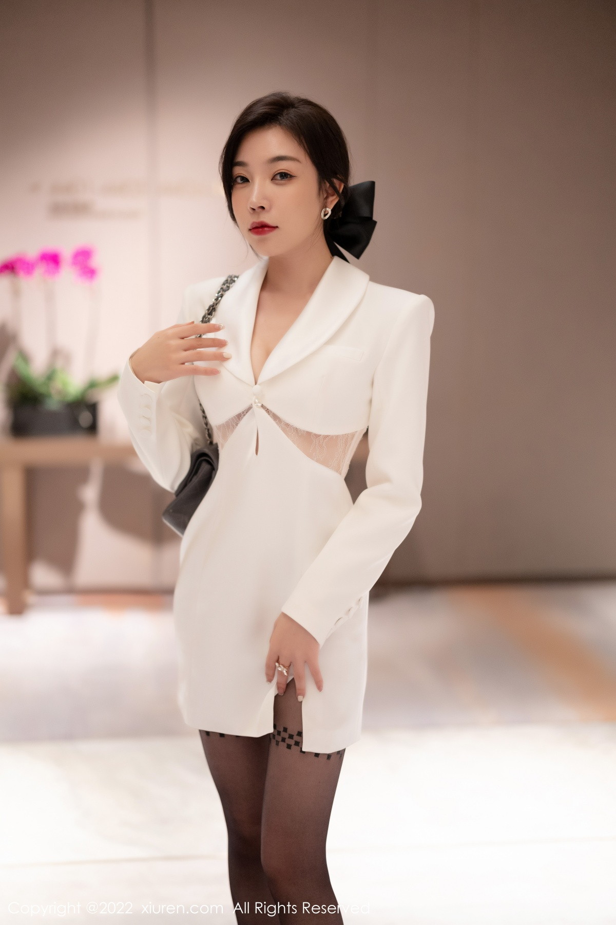 xgyw.top_[XiuRen秀人网]No.5770_女神徐莉芝Booty脱白上衣露浅色情趣蕾丝内衣超薄黑丝诱惑写真84P