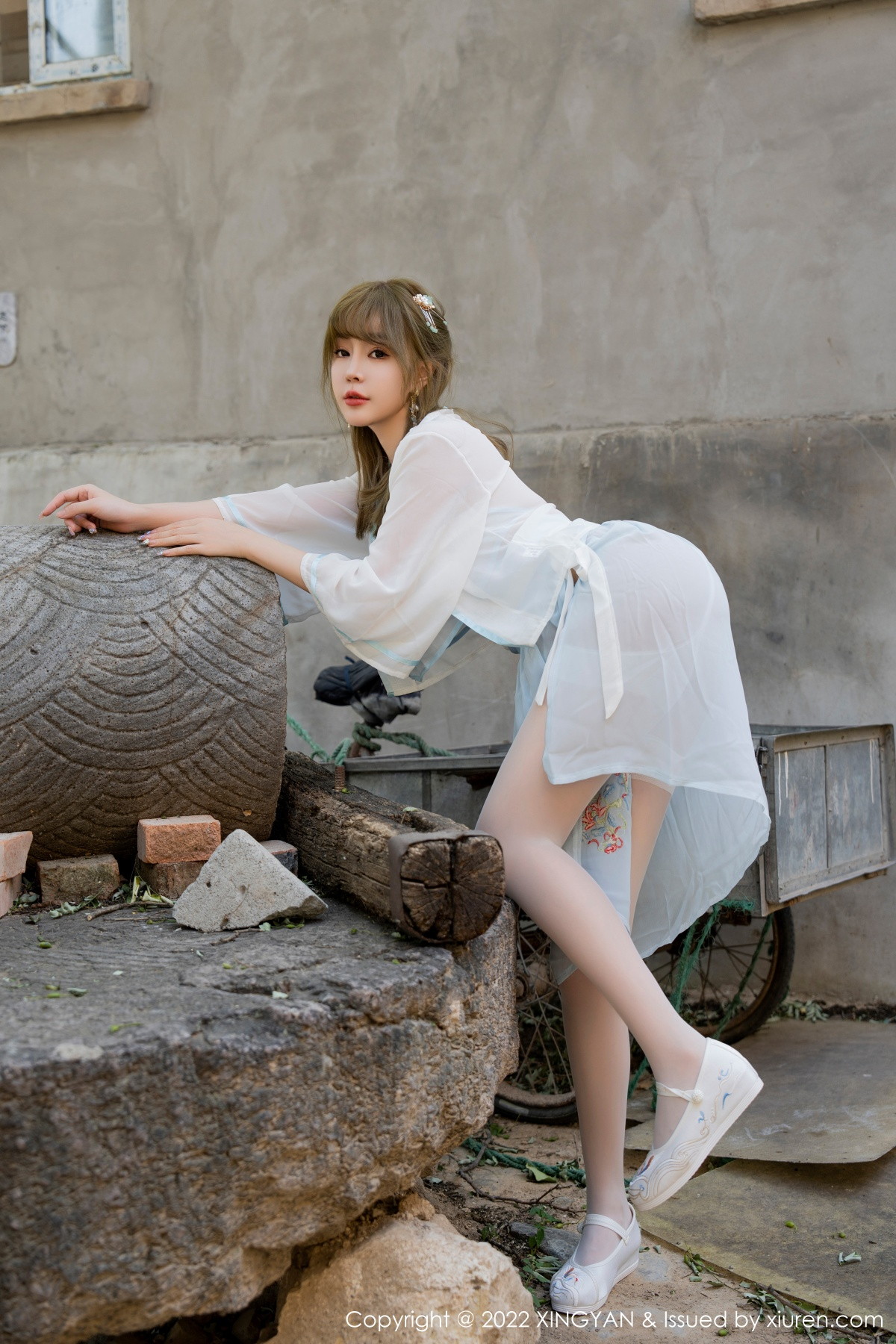 xgyw.top_[XINGYAN星颜社]VOL.150_女神王雨纯户外白色轻透古装服饰配白丝袜秀完美身材诱惑写真75P