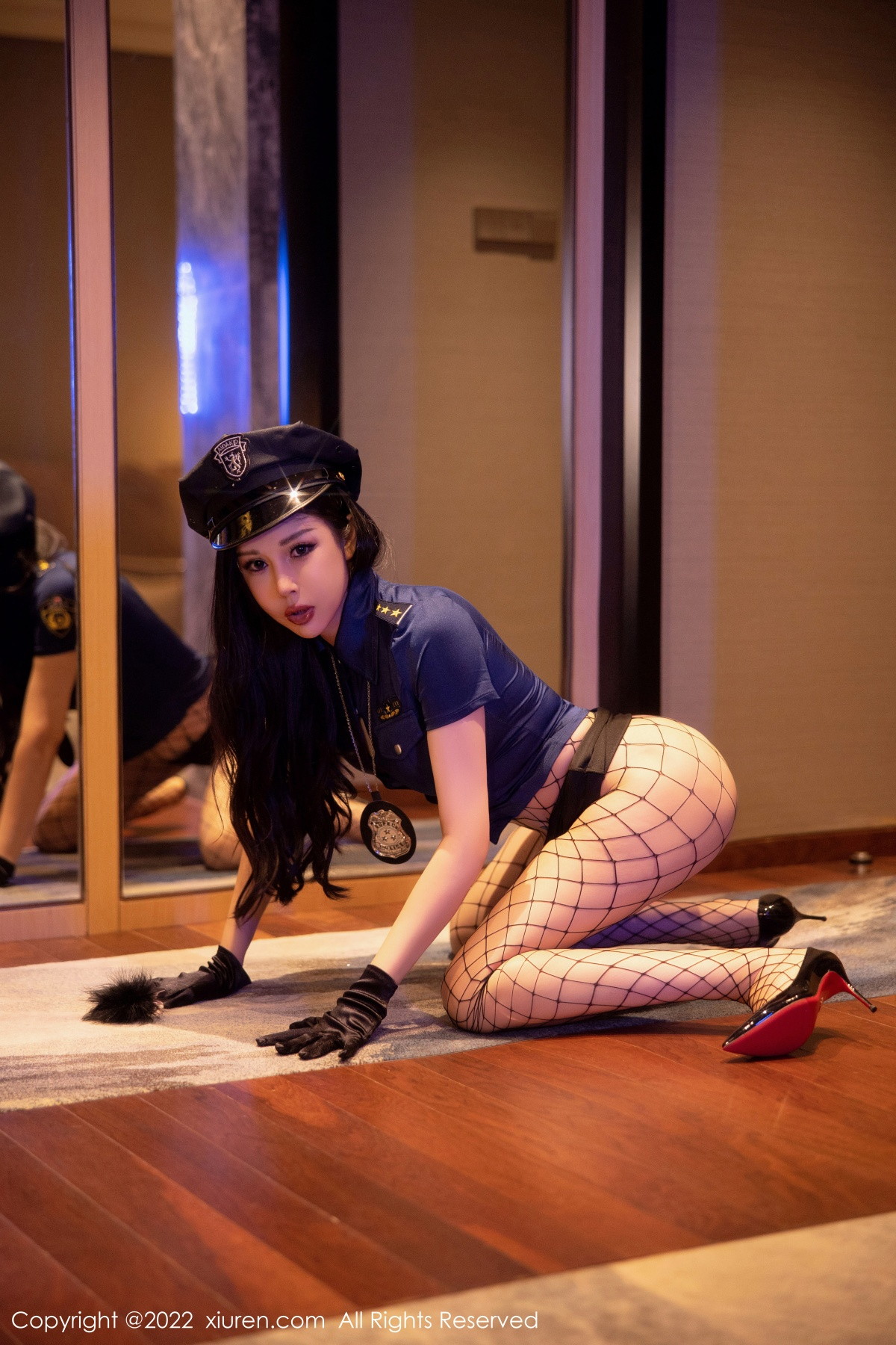 xgyw.top_[XiuRen秀人网]No.5767_模特田冰冰酒店室内拍摄性感警官制服配黑丝网袜完美诱惑写真86P