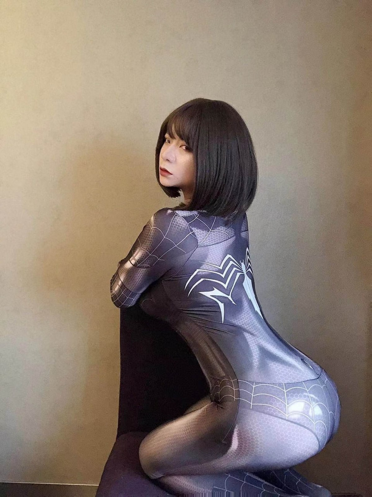 xgyw.top_网络美女奶兔biubiu蜘蛛侠妹妹主题性感黑色蜘蛛侠服饰紧身秀完美身材诱惑写真87P