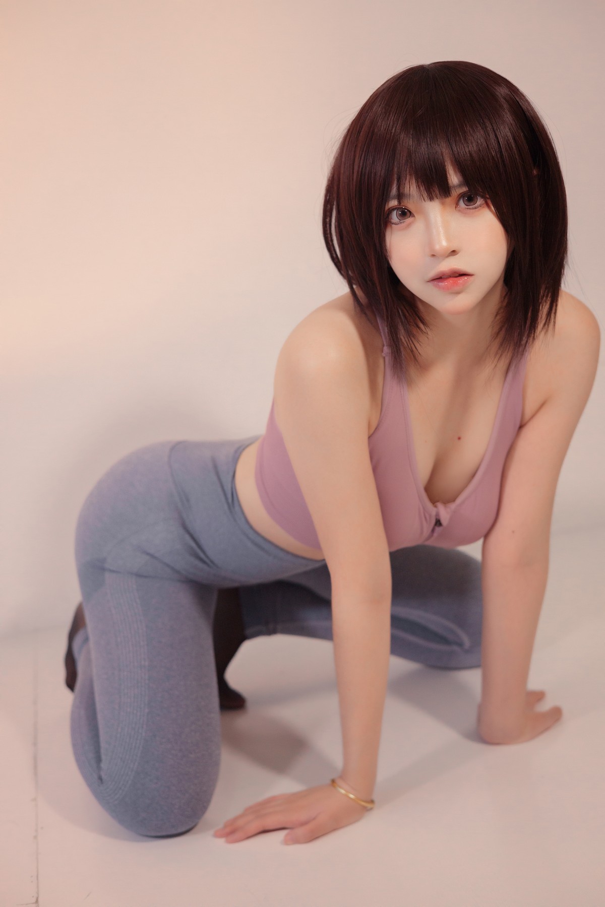 xgyw.top_网络美女疯猫ss白色情人节福袋运动衣主题瑜伽运动装紧身秀完美身材诱惑写真40P