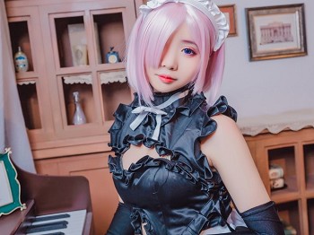 网络青春美女墨玉-M玛修女佣主题私人性感黑色女佣装配黑色丝袜袜秀蜜桃臀美腿骚扰写真40P