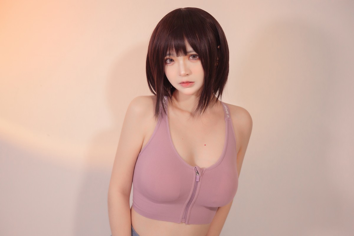 xgyw.top_网络美女疯猫ss白色情人节福袋运动衣主题瑜伽运动装紧身秀完美身材诱惑写真40P