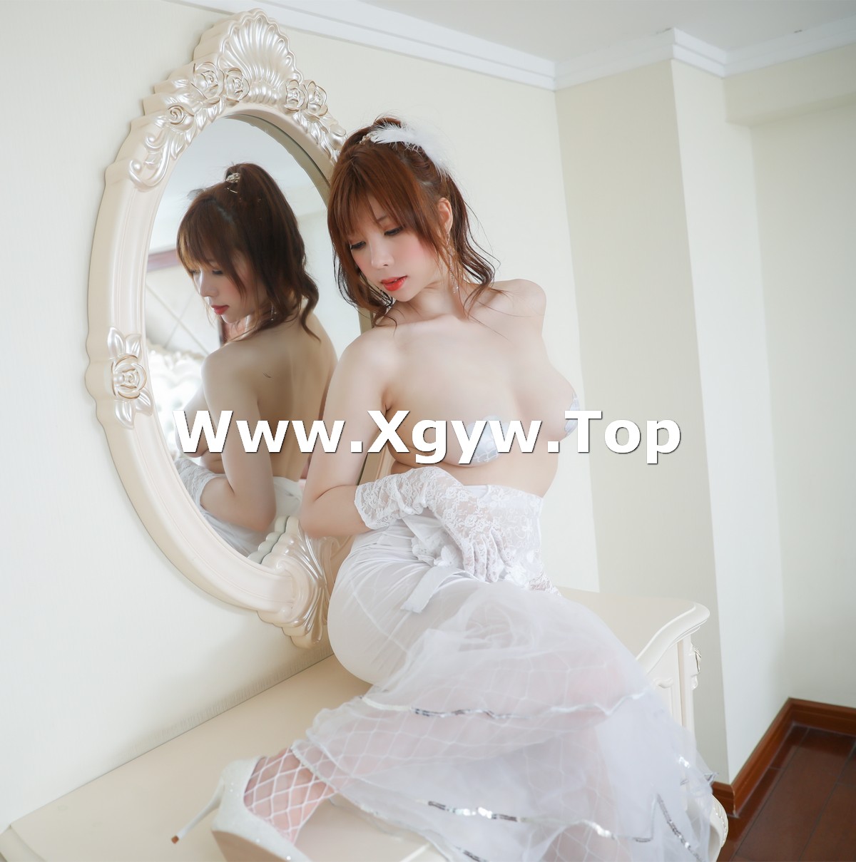 xgyw.top_Coser美女鹿野希不安分的伴娘主题私房床上脱白色薄透婚纱露傲人豪乳诱惑写真131P