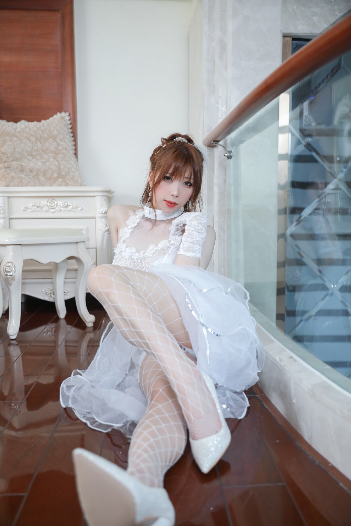 xgyw.top_Coser美女鹿野希不安分的伴娘主题私房床上脱白色薄透婚纱露傲人豪乳诱惑写真131P