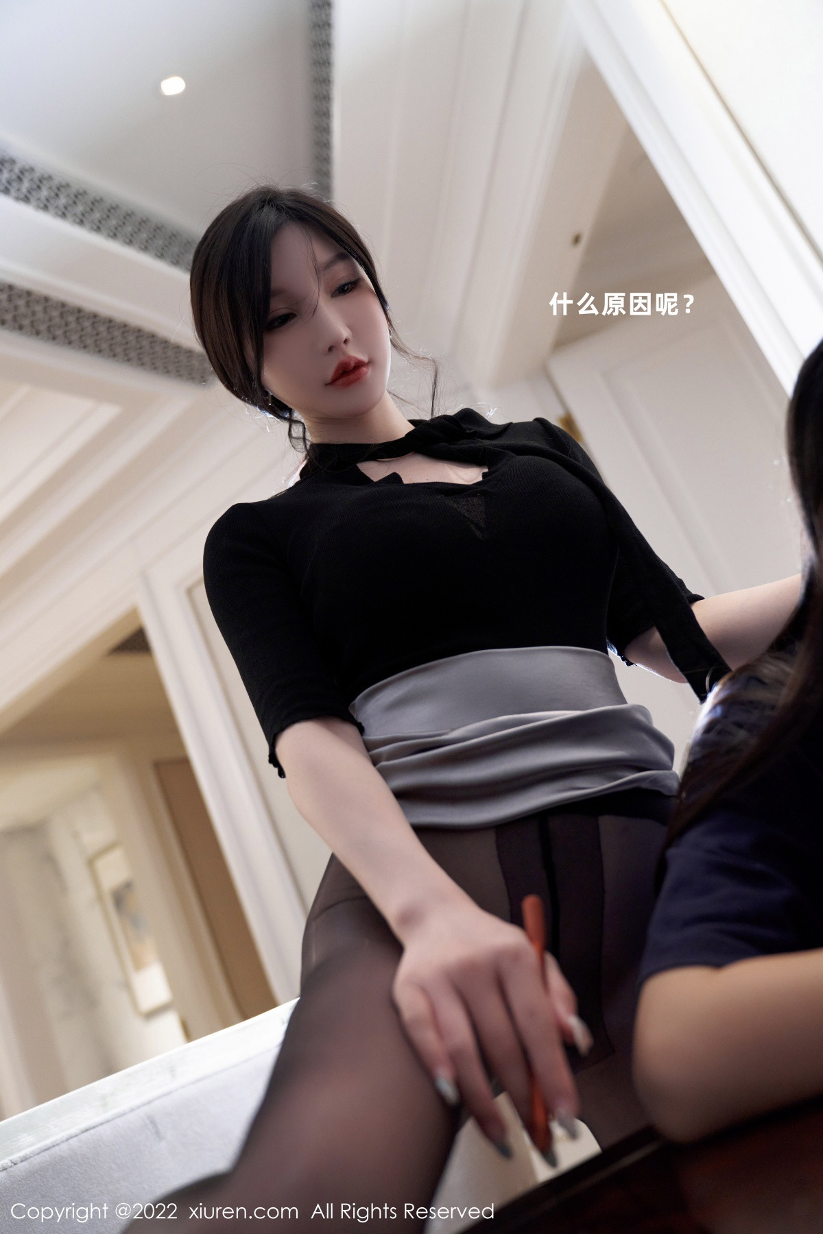 xgyw.top_XiuRen第5777期_女神周于希Sally黑上衣配浅色短裙露超薄闪亮黑丝极致魅惑写真89P