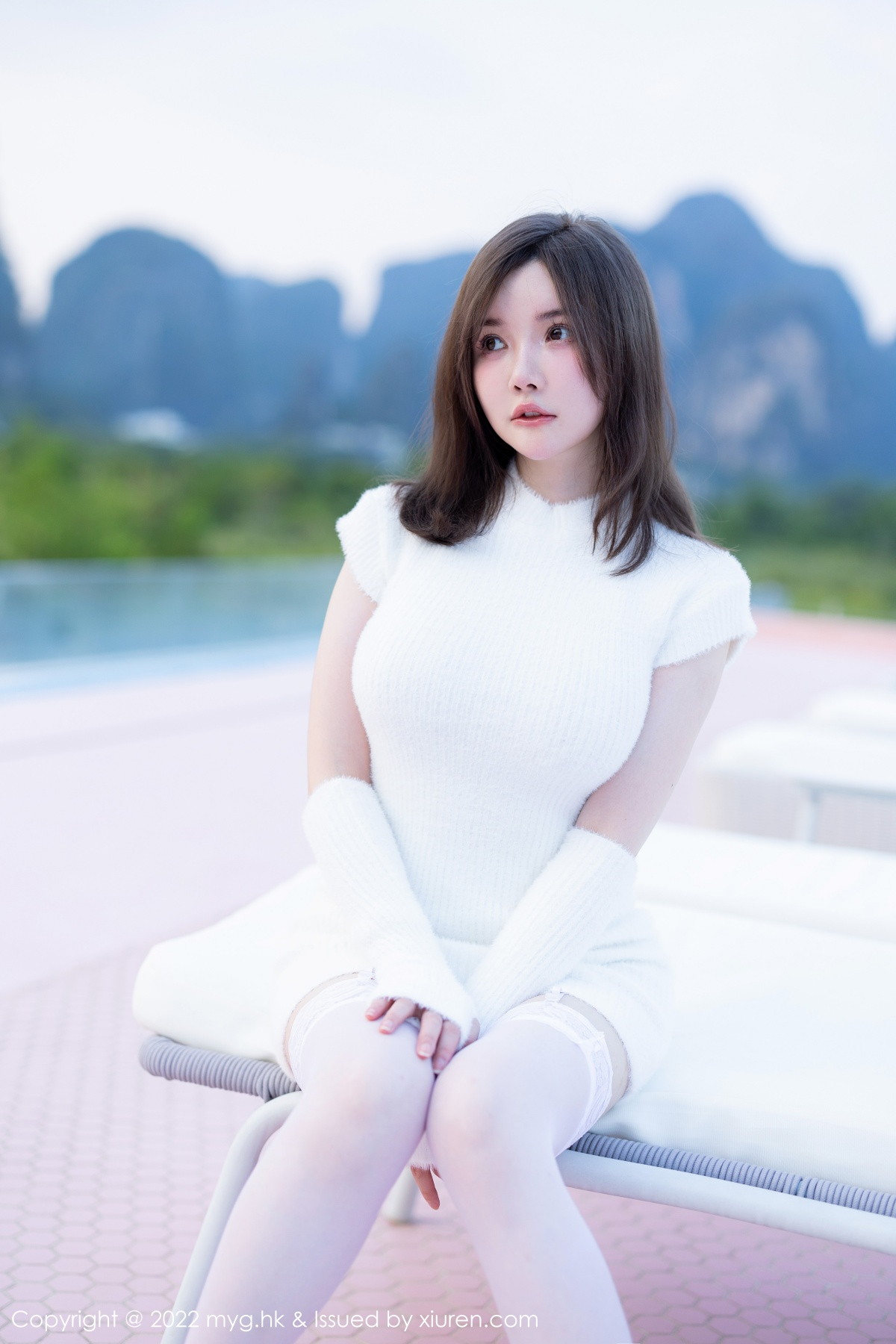 xgyw.top_[MyGirl美媛馆]Vol.644_模特糯美子脱性感白色连衣短裙露蕾丝内衣配白丝吊袜诱惑写真65P