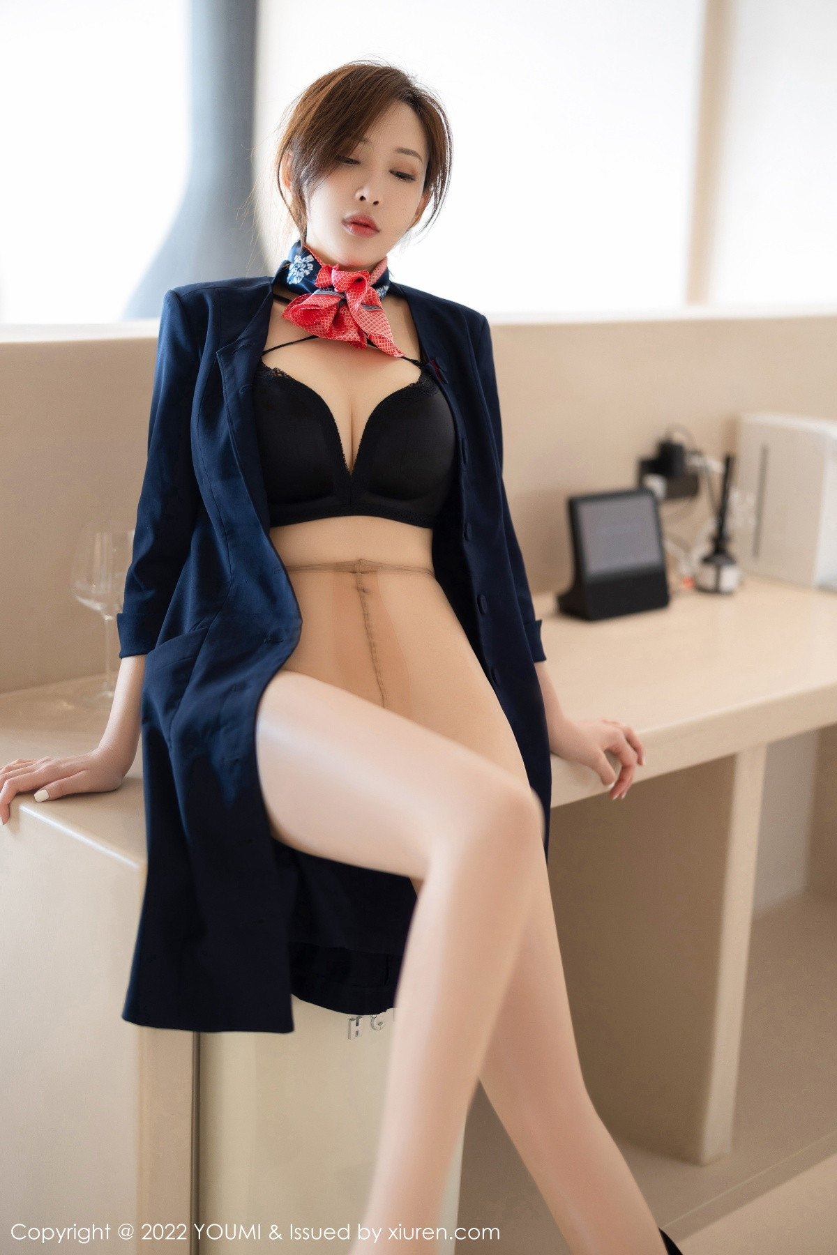 xgyw.top_[YouMi尤蜜荟]Vol.858_女神奶瓶土肥圆性感深色制服套装半脱秀丰满身材迷人诱惑写真77P