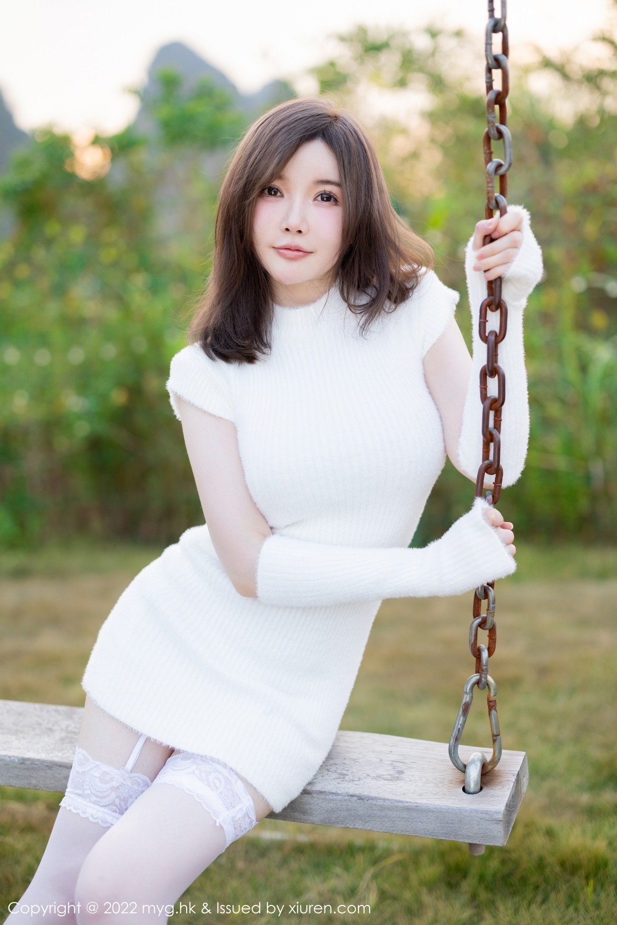 xgyw.top_[MyGirl美媛馆]Vol.644_模特糯美子脱性感白色连衣短裙露蕾丝内衣配白丝吊袜诱惑写真65P