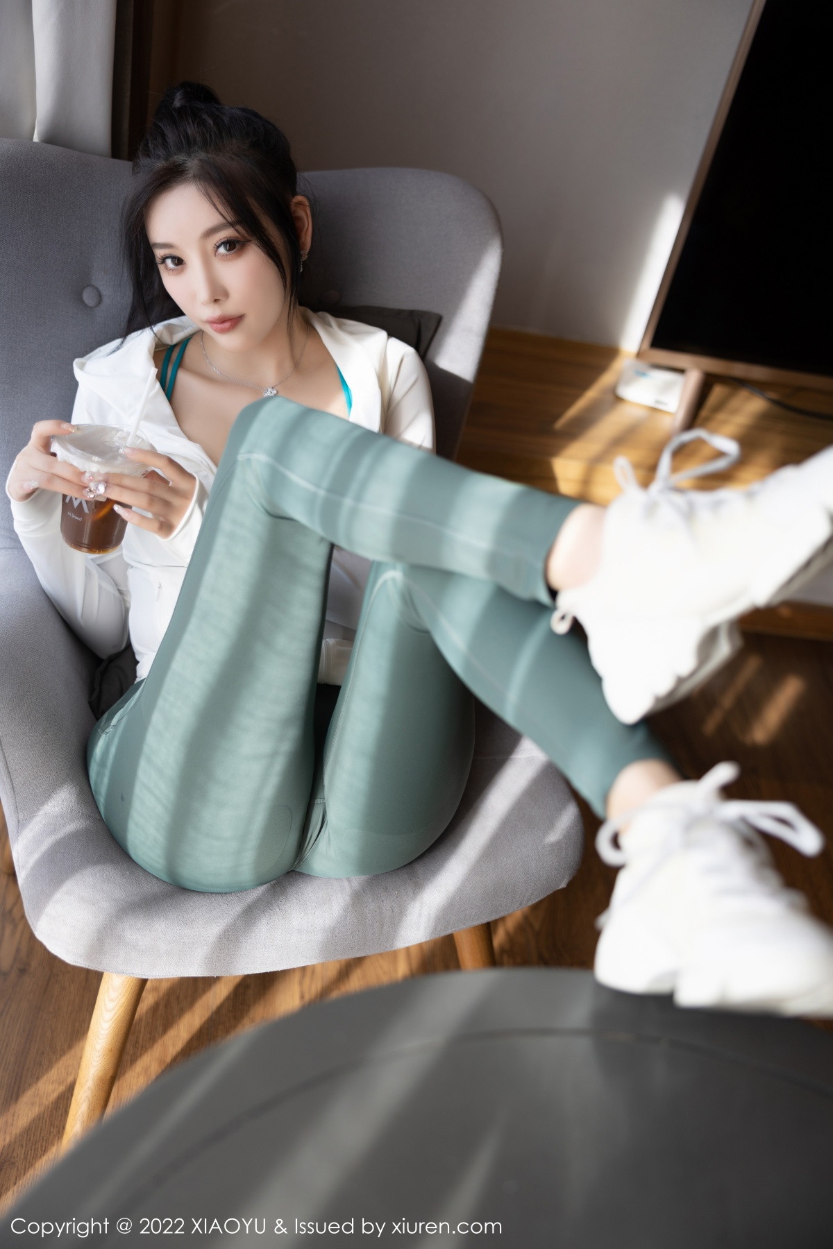 xgyw.top_[XiaoYu画语界]Vol.892_女神杨晨晨Yome性感白色外衣配紧身长裤秀完美身材诱惑写真95P