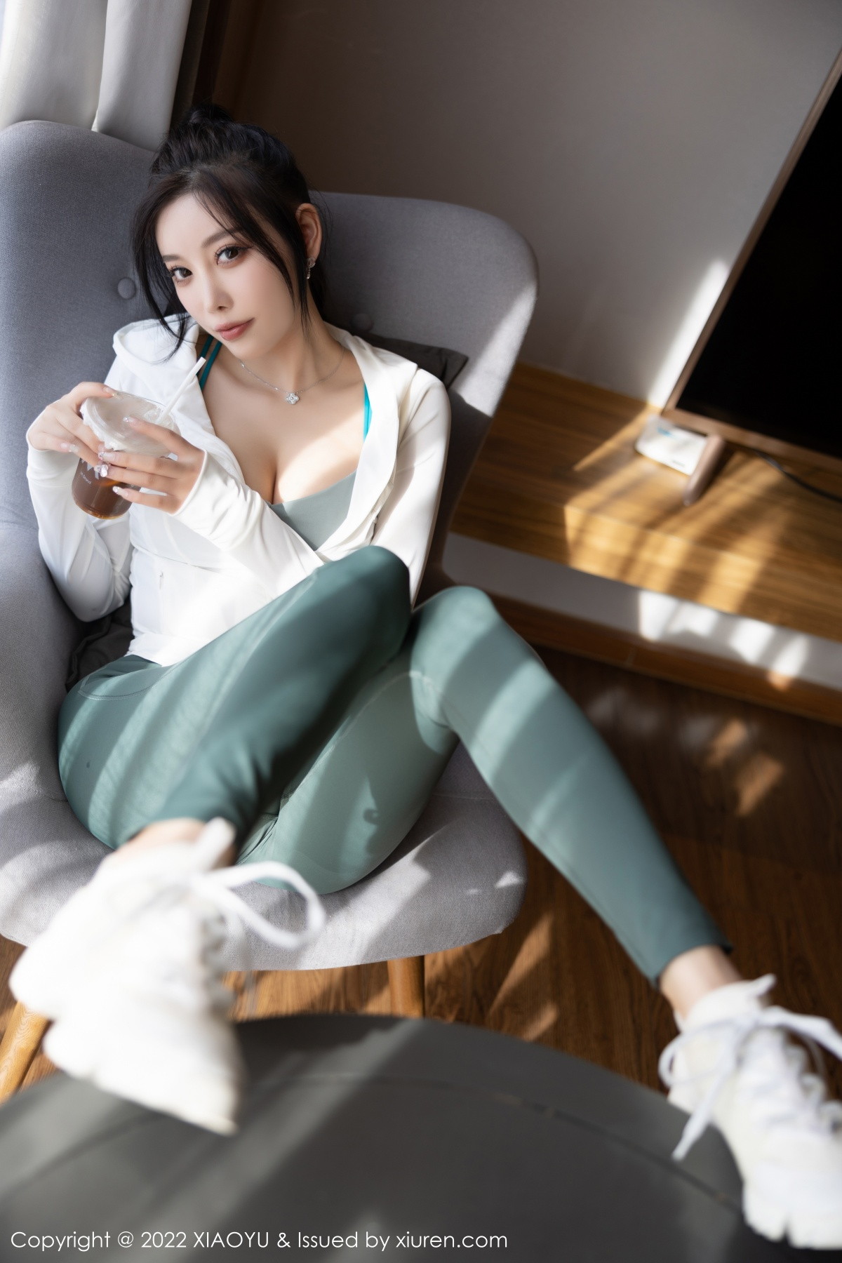 xgyw.top_[XiaoYu画语界]Vol.892_女神杨晨晨Yome性感白色外衣配紧身长裤秀完美身材诱惑写真95P