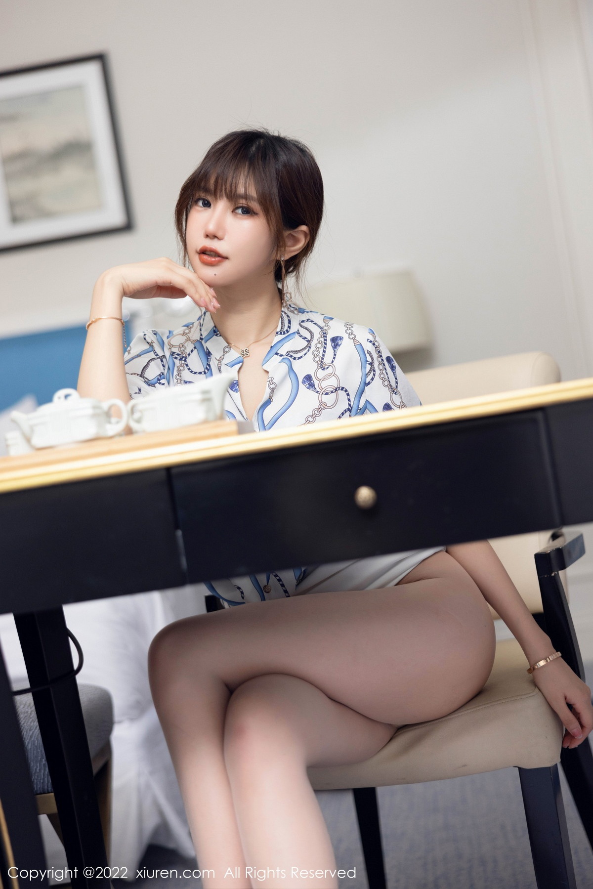 xgyw.top_XiuRen第5775期_女神绮里嘉ula性感图案T恤配白色短裙露原色丝袜撩人诱惑写真102P
