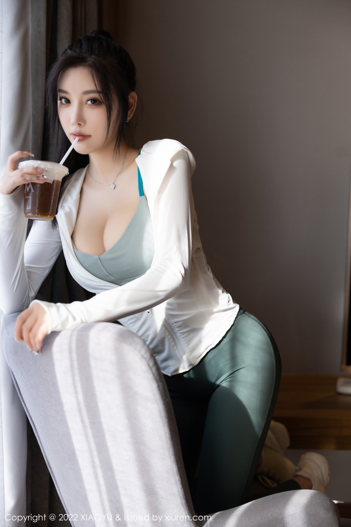 xgyw.top_[XiaoYu画语界]Vol.892_女神杨晨晨Yome性感白色外衣配紧身长裤秀完美身材诱惑写真95P