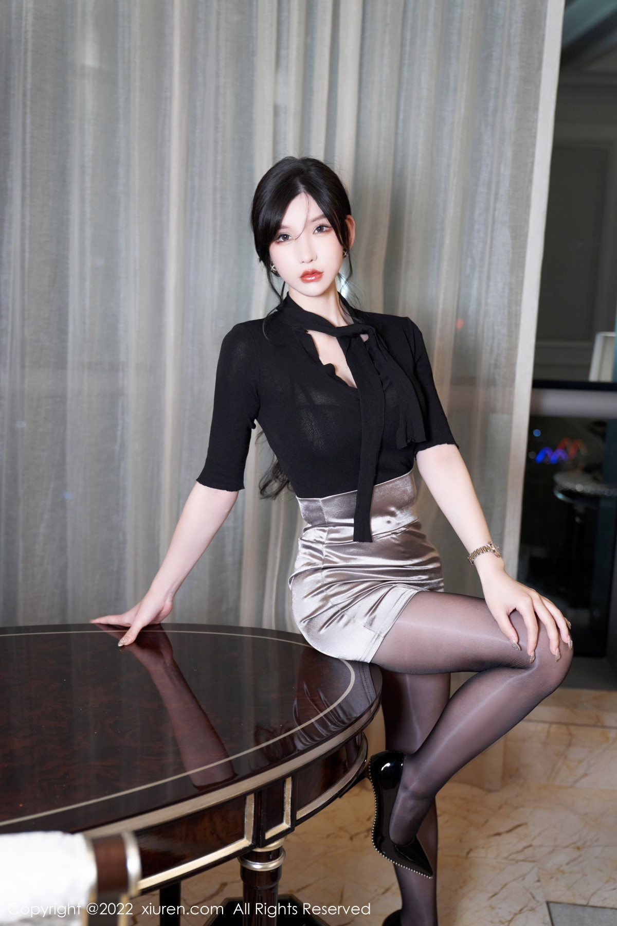 xgyw.top_XiuRen第5777期_女神周于希Sally黑上衣配浅色短裙露超薄闪亮黑丝极致魅惑写真89P
