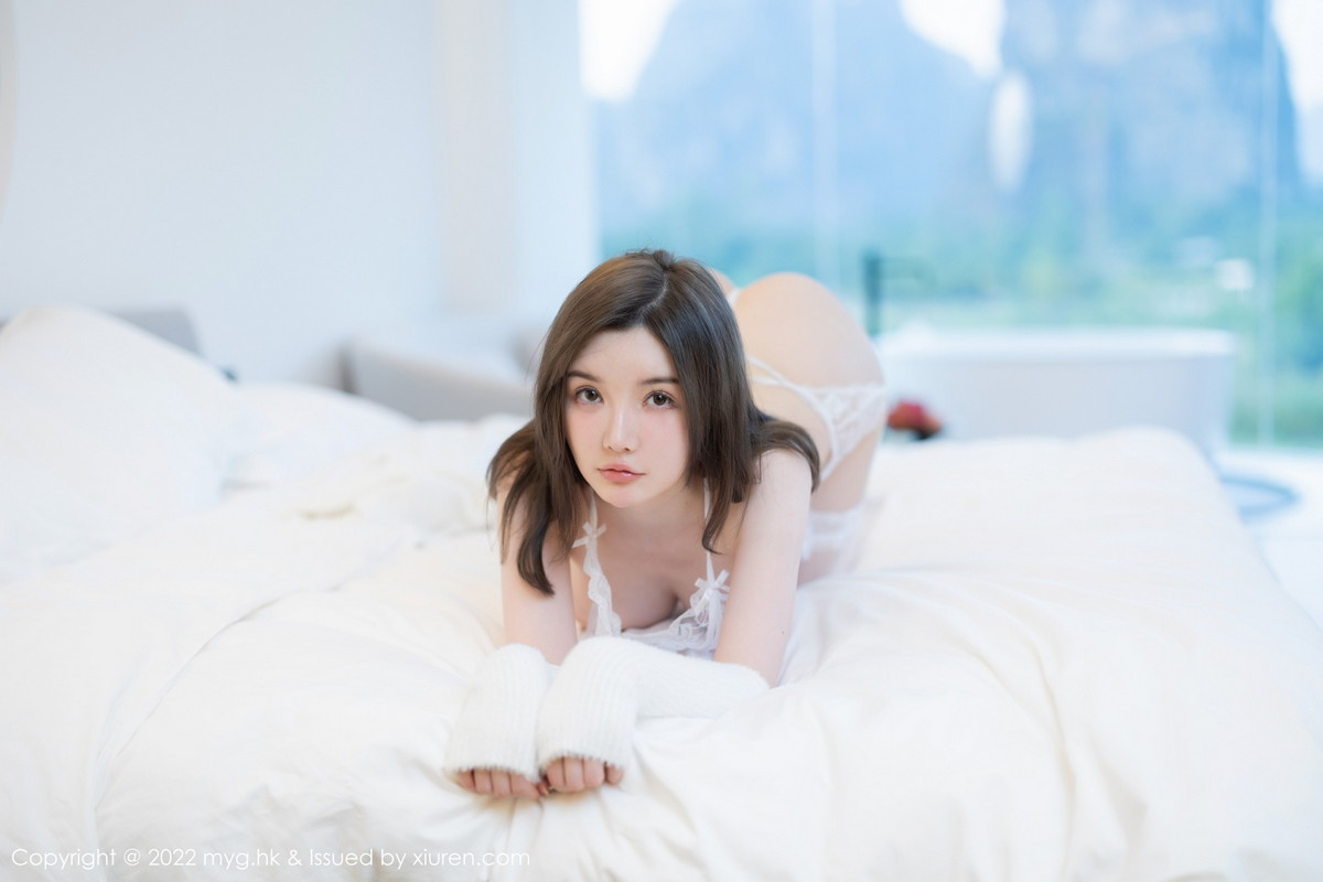 xgyw.top_[MyGirl美媛馆]Vol.644_模特糯美子脱性感白色连衣短裙露蕾丝内衣配白丝吊袜诱惑写真65P