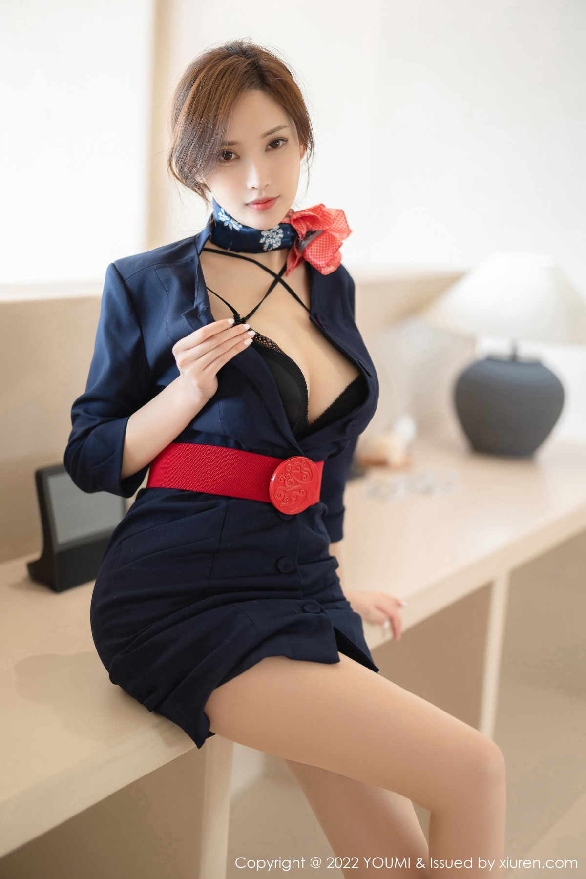 xgyw.top_[YouMi尤蜜荟]Vol.858_女神奶瓶土肥圆性感深色制服套装半脱秀丰满身材迷人诱惑写真77P