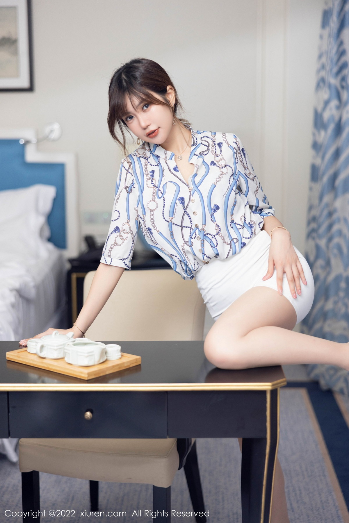 xgyw.top_XiuRen第5775期_女神绮里嘉ula性感图案T恤配白色短裙露原色丝袜撩人诱惑写真102P