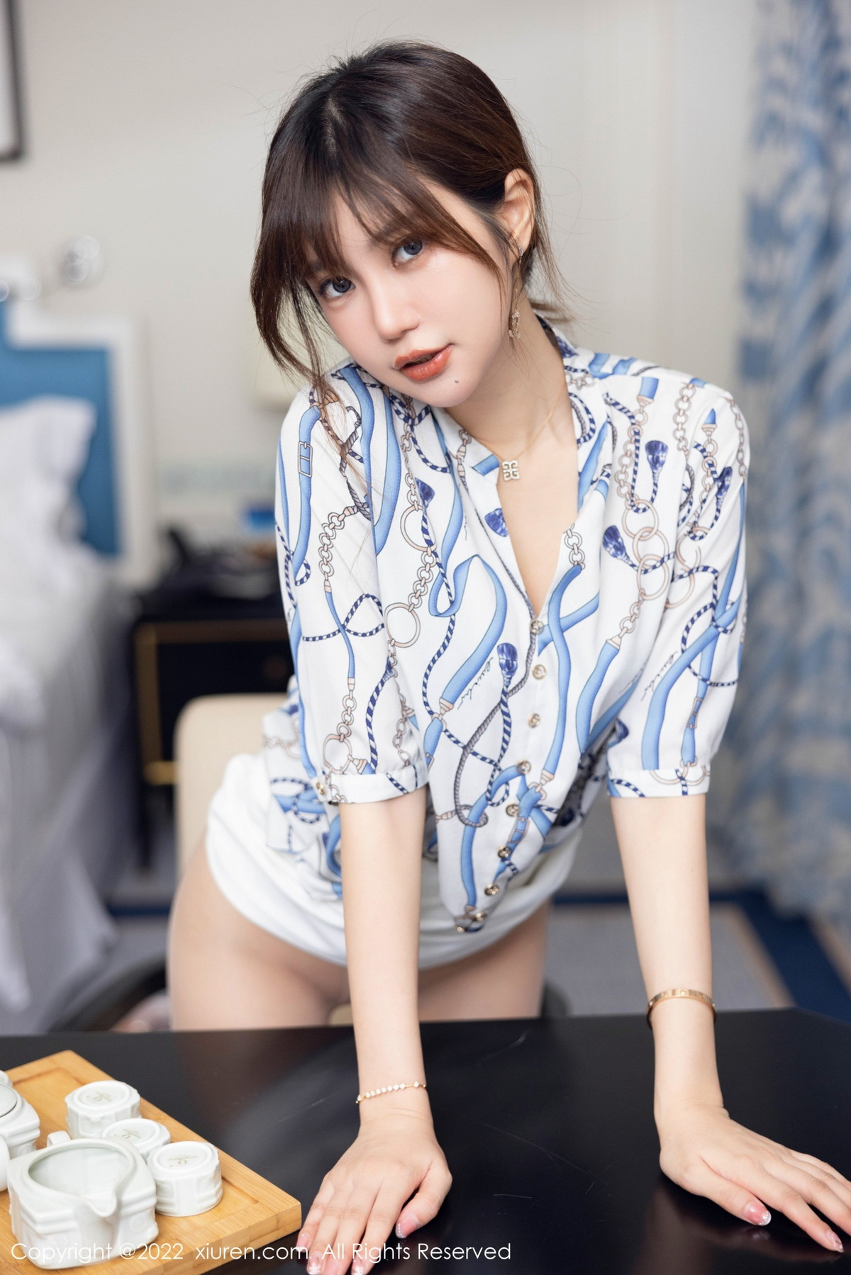 xgyw.top_XiuRen第5775期_女神绮里嘉ula性感图案T恤配白色短裙露原色丝袜撩人诱惑写真102P