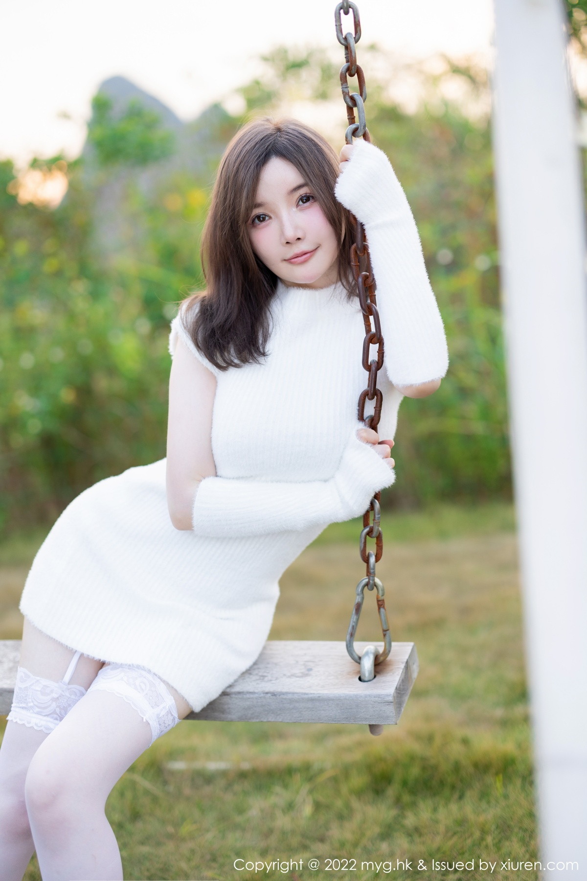 xgyw.top_[MyGirl美媛馆]Vol.644_模特糯美子脱性感白色连衣短裙露蕾丝内衣配白丝吊袜诱惑写真65P