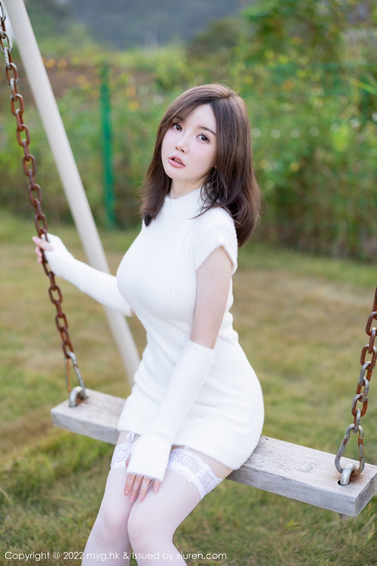 xgyw.top_[MyGirl美媛馆]Vol.644_模特糯美子脱性感白色连衣短裙露蕾丝内衣配白丝吊袜诱惑写真65P