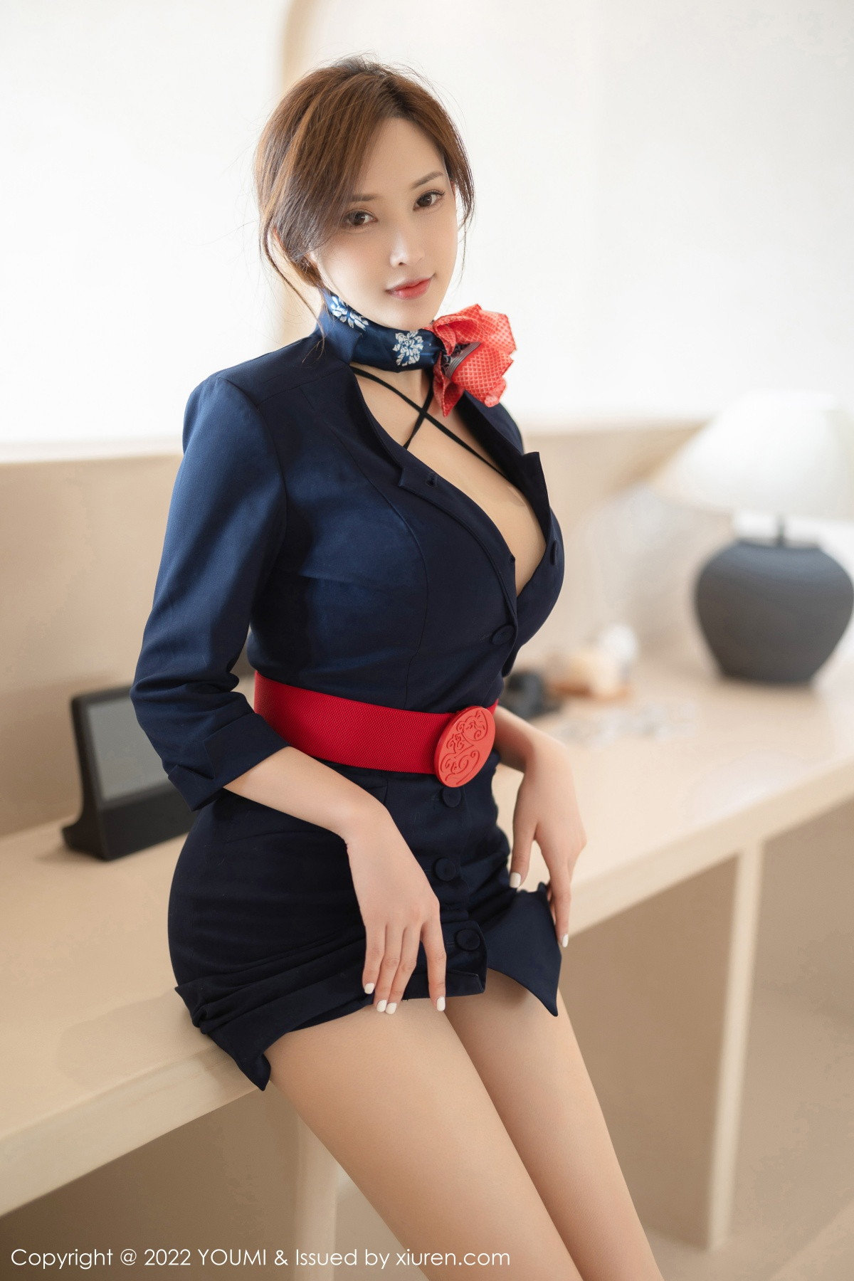 xgyw.top_[YouMi尤蜜荟]Vol.858_女神奶瓶土肥圆性感深色制服套装半脱秀丰满身材迷人诱惑写真77P