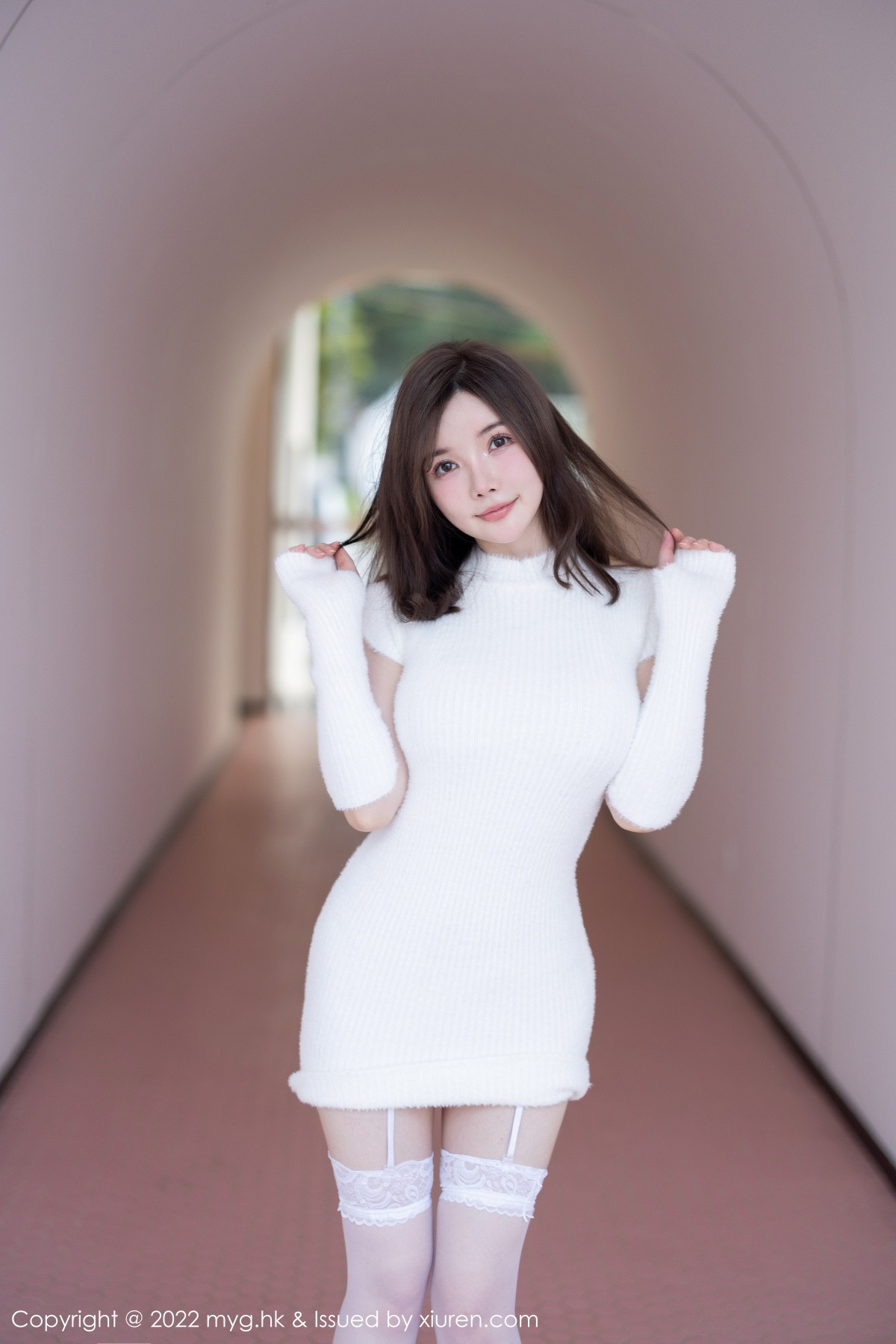 xgyw.top_[MyGirl美媛馆]Vol.644_模特糯美子脱性感白色连衣短裙露蕾丝内衣配白丝吊袜诱惑写真65P