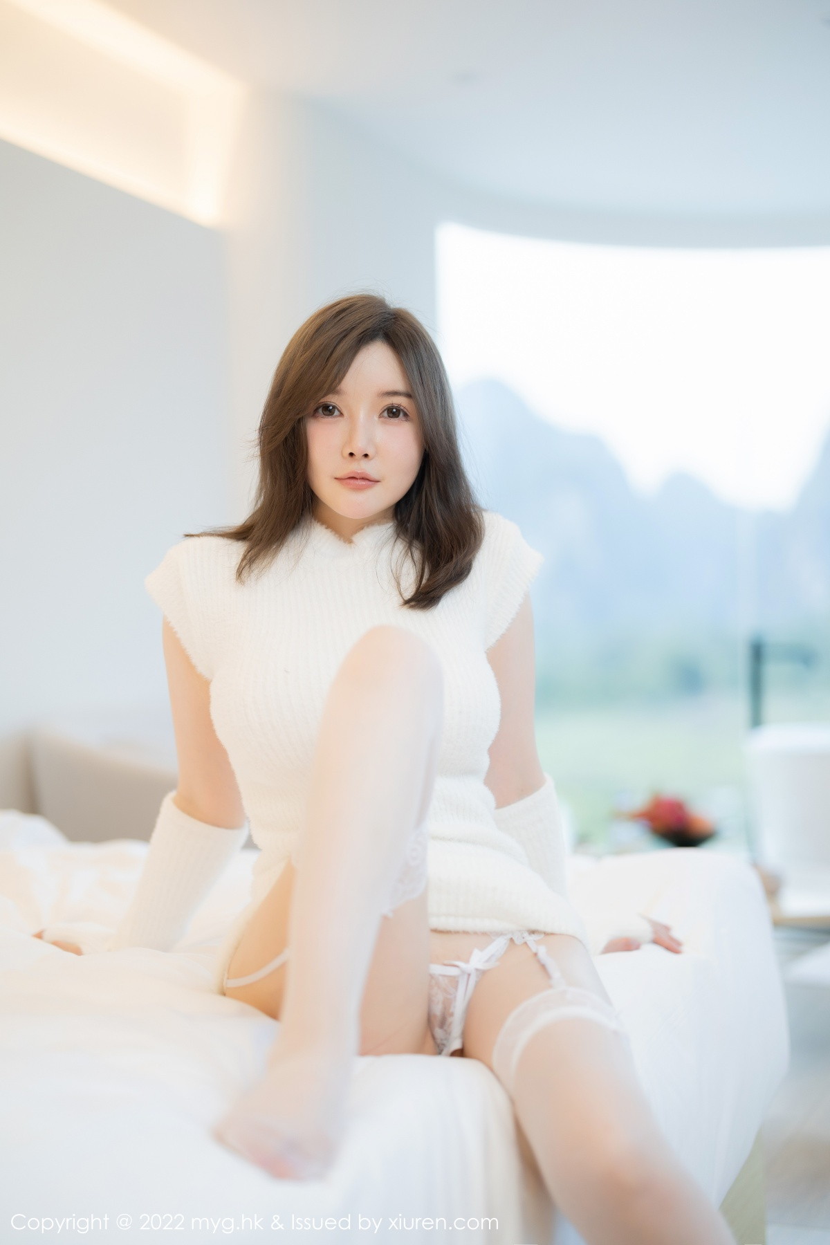 xgyw.top_[MyGirl美媛馆]Vol.644_模特糯美子脱性感白色连衣短裙露蕾丝内衣配白丝吊袜诱惑写真65P