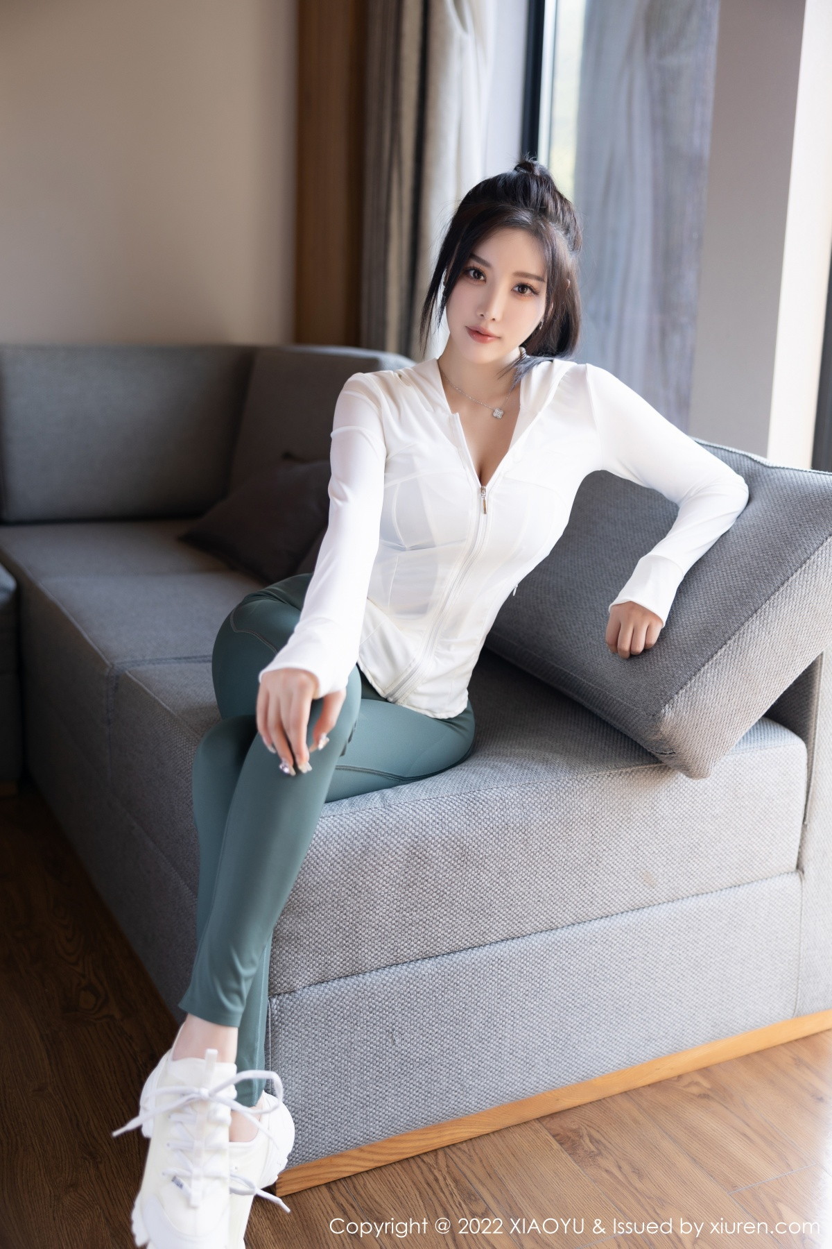 xgyw.top_[XiaoYu画语界]Vol.892_女神杨晨晨Yome性感白色外衣配紧身长裤秀完美身材诱惑写真95P