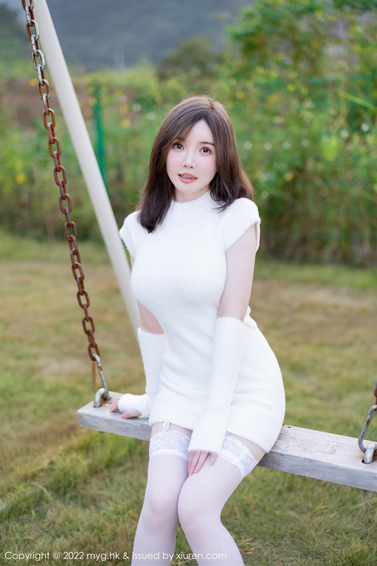 xgyw.top_[MyGirl美媛馆]Vol.644_模特糯美子脱性感白色连衣短裙露蕾丝内衣配白丝吊袜诱惑写真65P