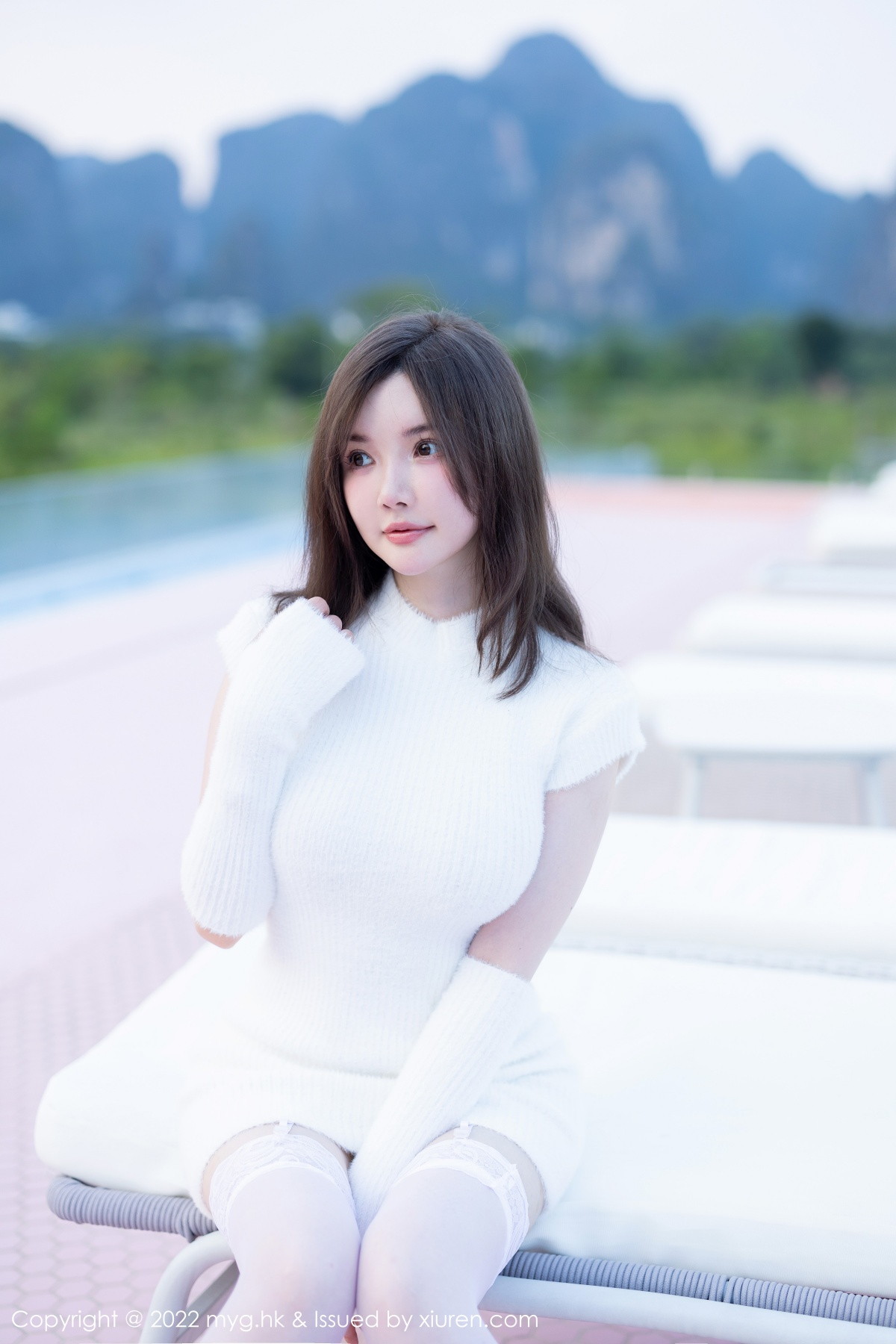 xgyw.top_[MyGirl美媛馆]Vol.644_模特糯美子脱性感白色连衣短裙露蕾丝内衣配白丝吊袜诱惑写真65P