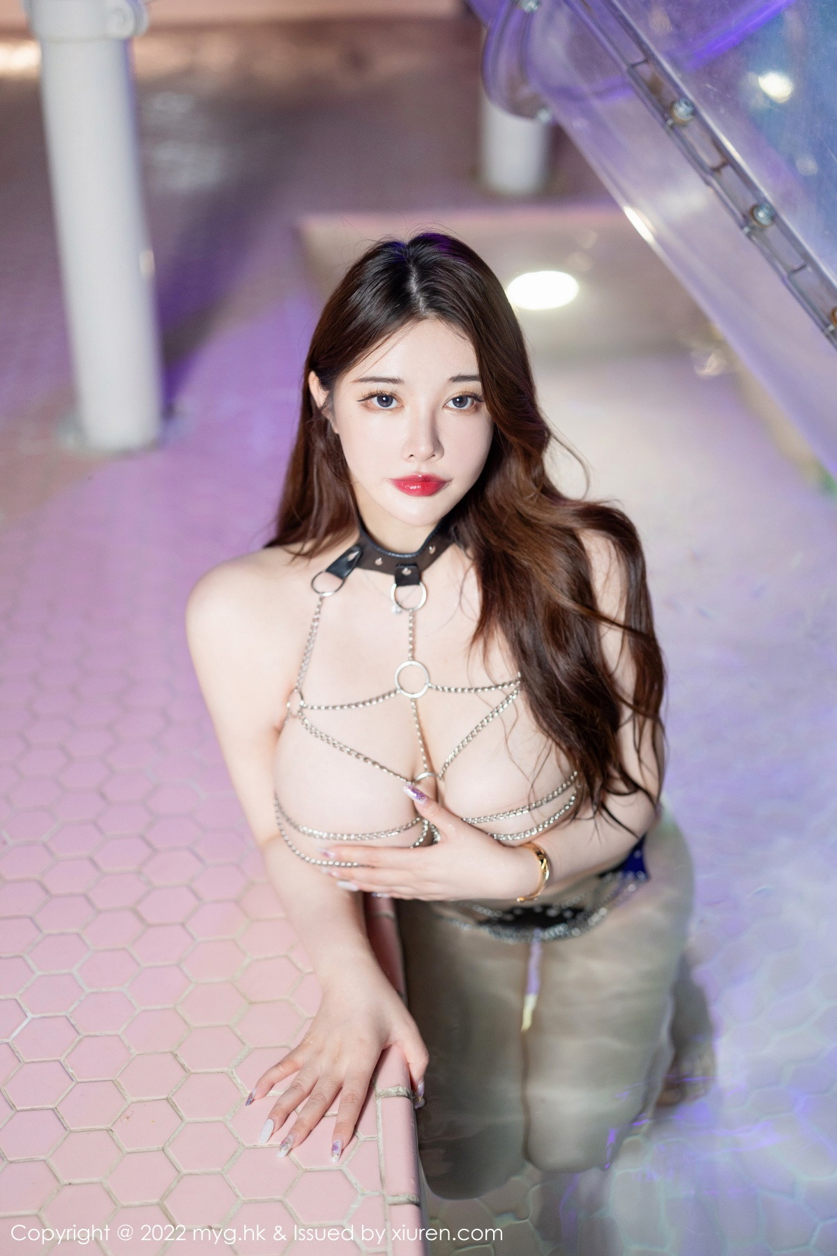 xgyw.top_[MyGirl美媛馆]Vol.645_模特软软爱吃肉户外泳池 室内浴缸情趣服饰秀傲人豪乳诱惑写真41P