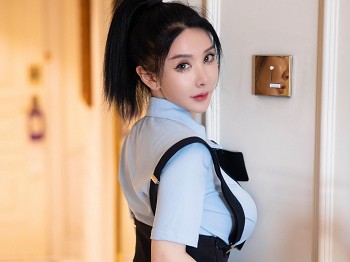 XiuRen第5785期_车模潘娇娇工作服主题淡蓝T恤配黑色短裙半撩秀浑圆蜜桃臀骚扰写真75P