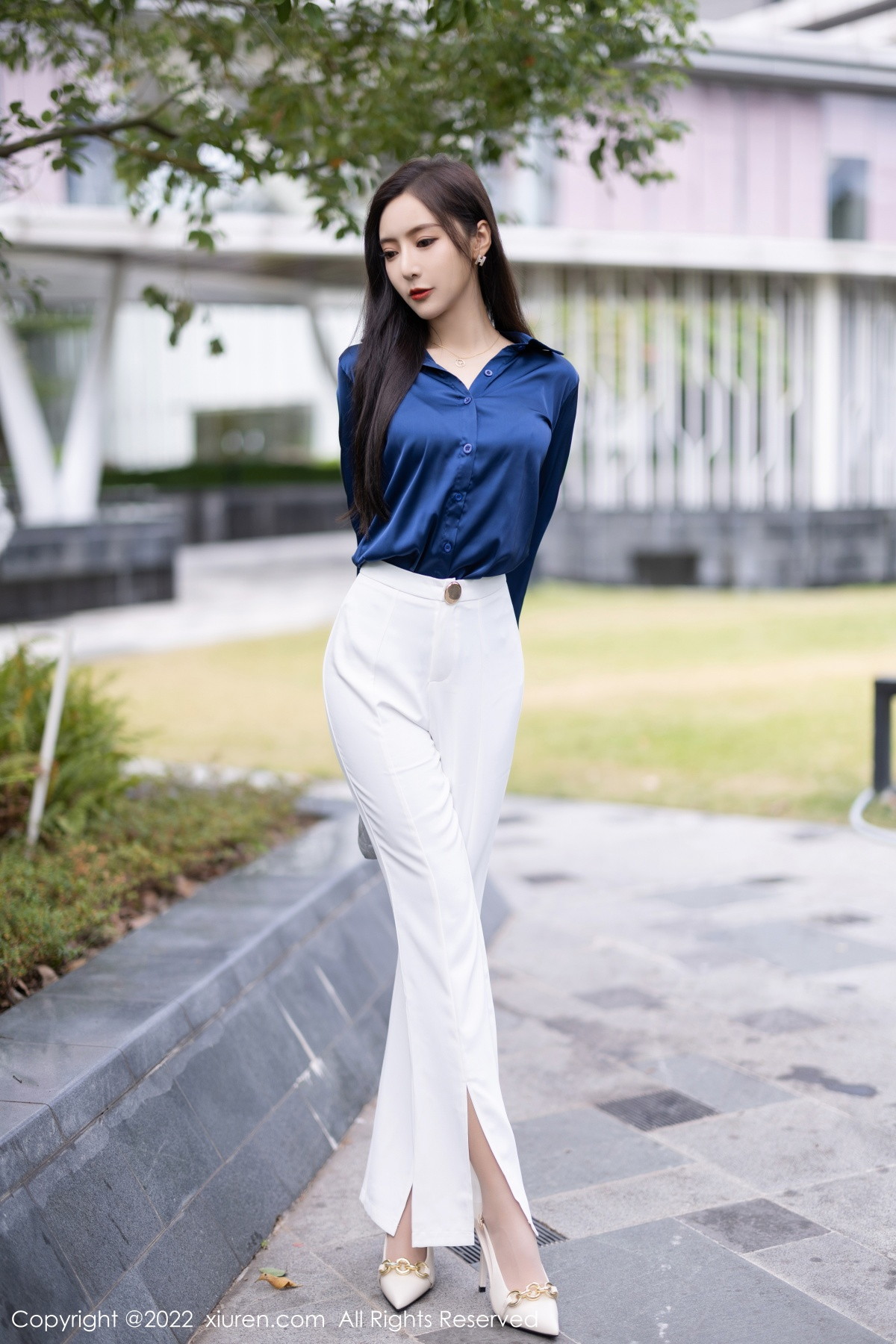 xgyw.top_XiuRen第5790期_女神王馨瑶yanni蓝色上衣配白长裤半脱露性感内衣迷人诱惑写真90P
