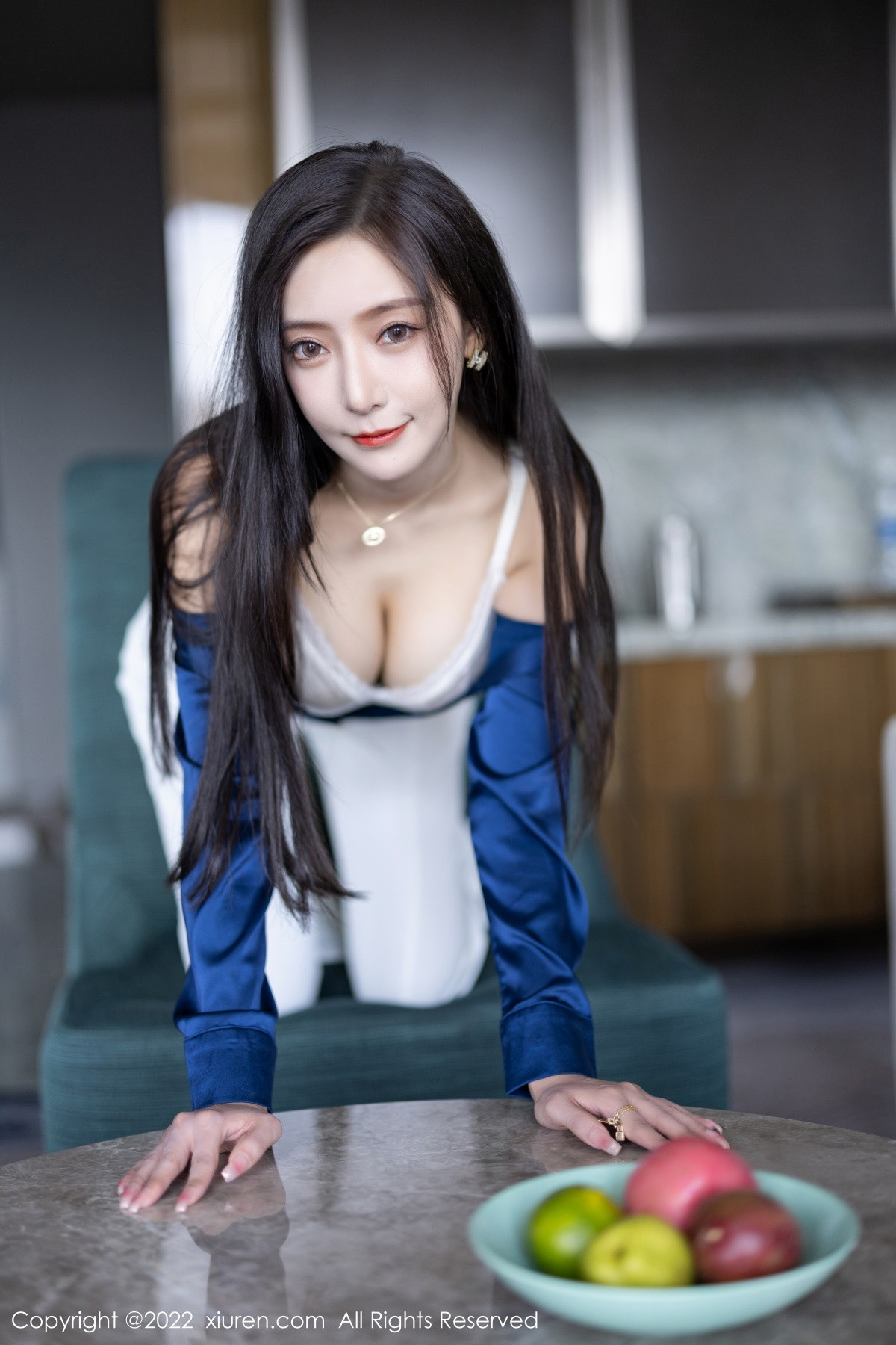xgyw.top_XiuRen第5790期_女神王馨瑶yanni蓝色上衣配白长裤半脱露性感内衣迷人诱惑写真90P