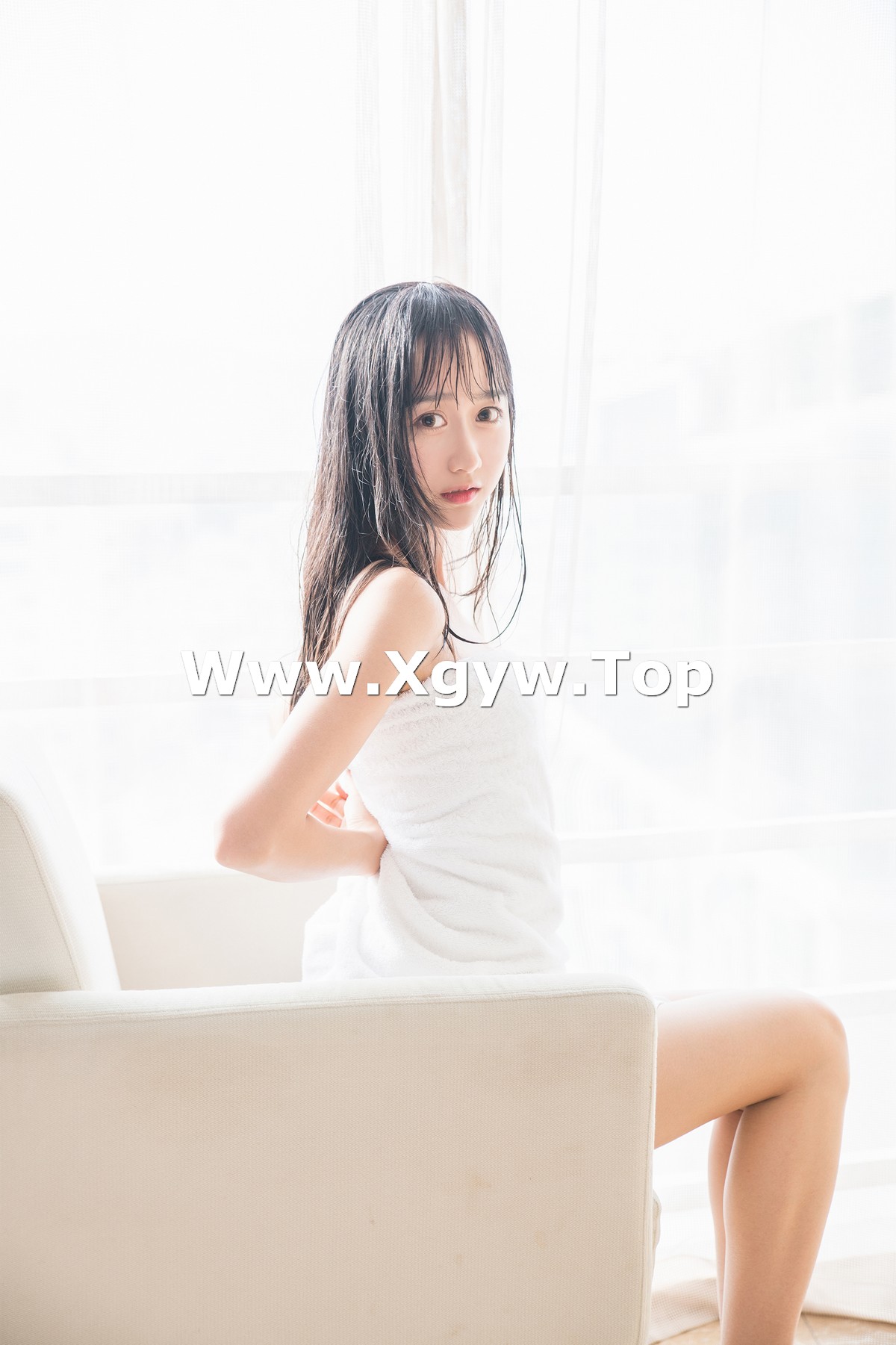 xgyw.top_萌系小姐姐木绵绵OwO洗白白主题私房床上白色浴巾裹身秀白嫩肌肤迷人写真58P