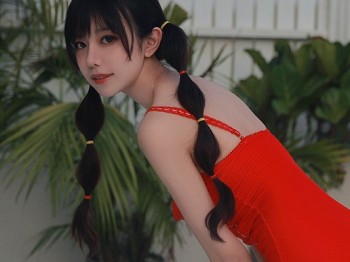网络青春美女Shika小鹿鹿泳装主题户外泳池性感红色内衣秀苗条身材性感迷人写真63P