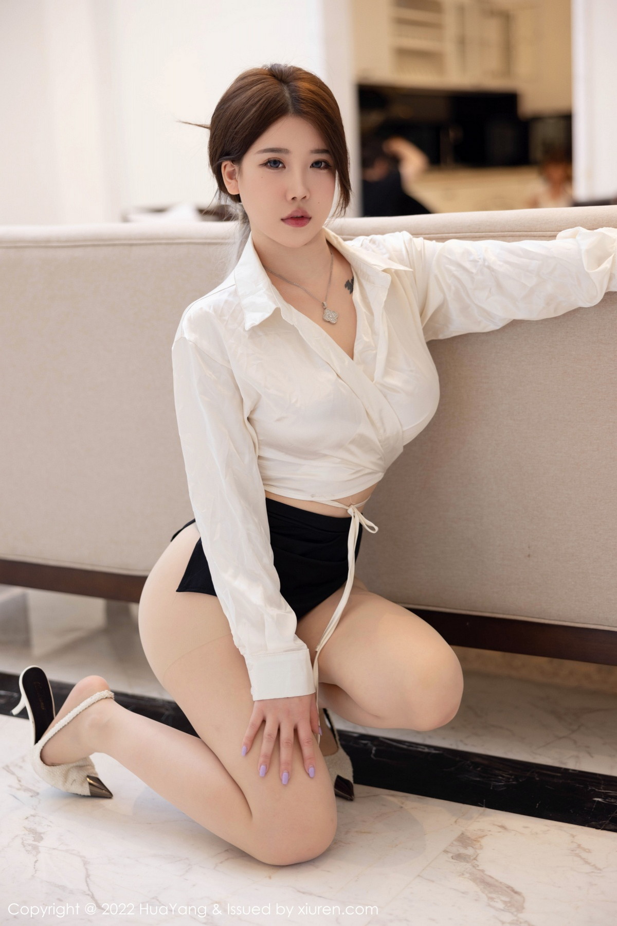 xgyw.top_[HuaYang花漾]Vol.516_模特小海臀Rena西双版纳旅拍黑短裙下无内肉丝秀翘臀诱惑写真83P