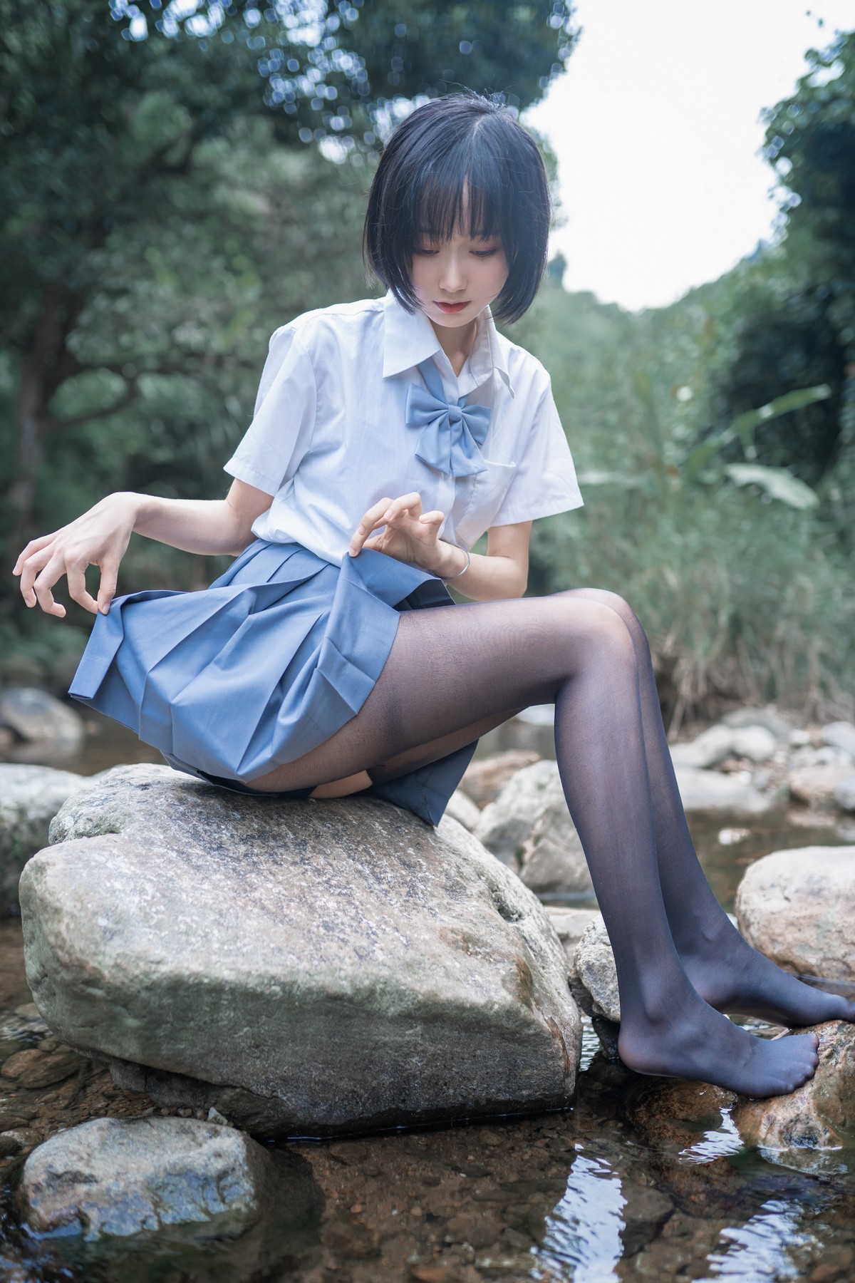 xgyw.top_萌系小姐姐木绵绵OwO水色溪边制服主题户外脱JK制服露死库水迷人诱惑写真51P
