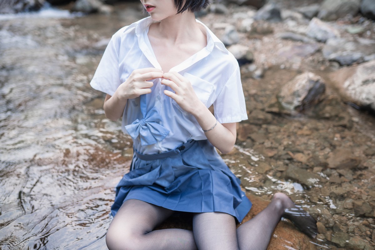xgyw.top_萌系小姐姐木绵绵OwO水色溪边制服主题户外脱JK制服露死库水迷人诱惑写真51P