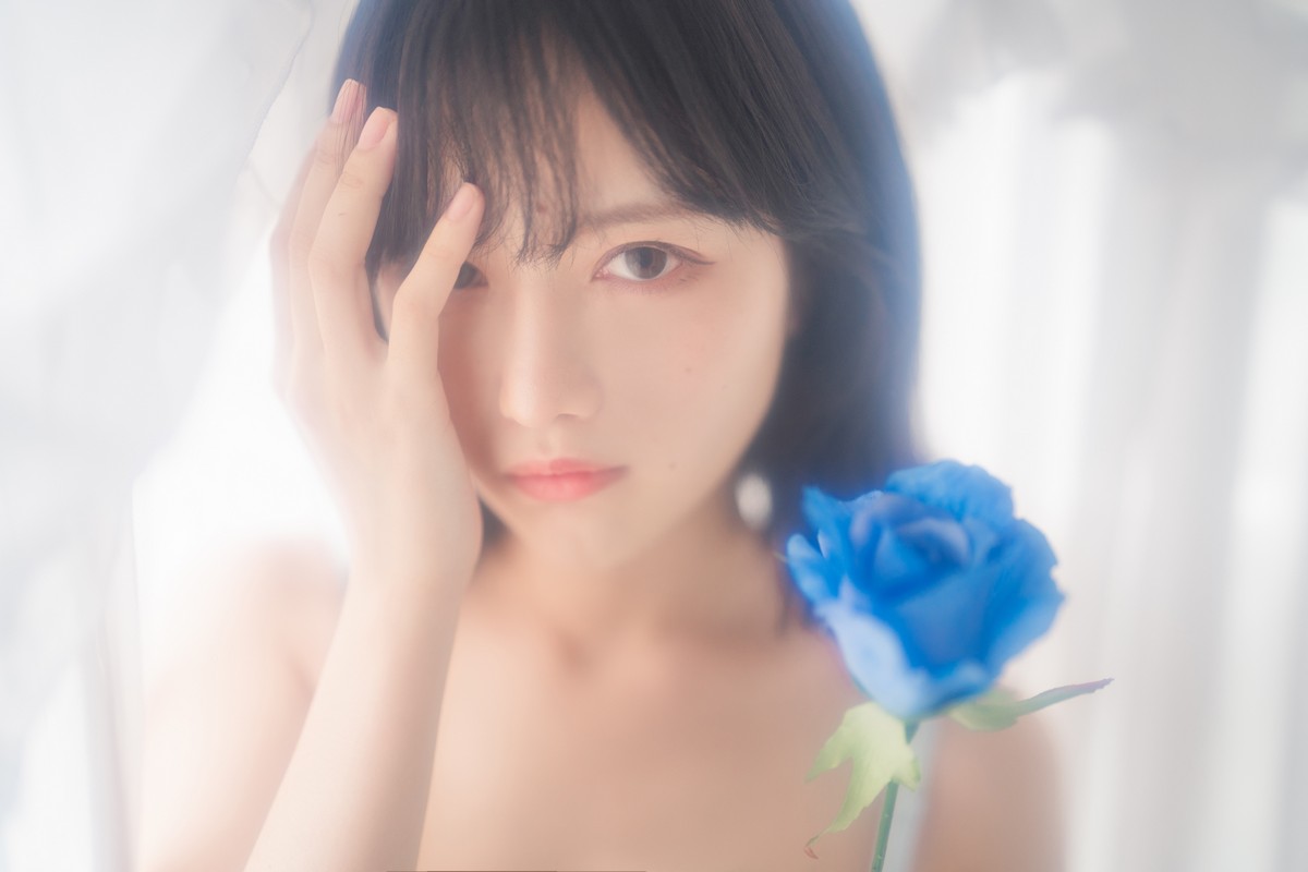 xgyw.top_网络美女Shika小鹿鹿泳装主题户外泳池性感红色比基尼秀苗条身材靓丽迷人写真63P