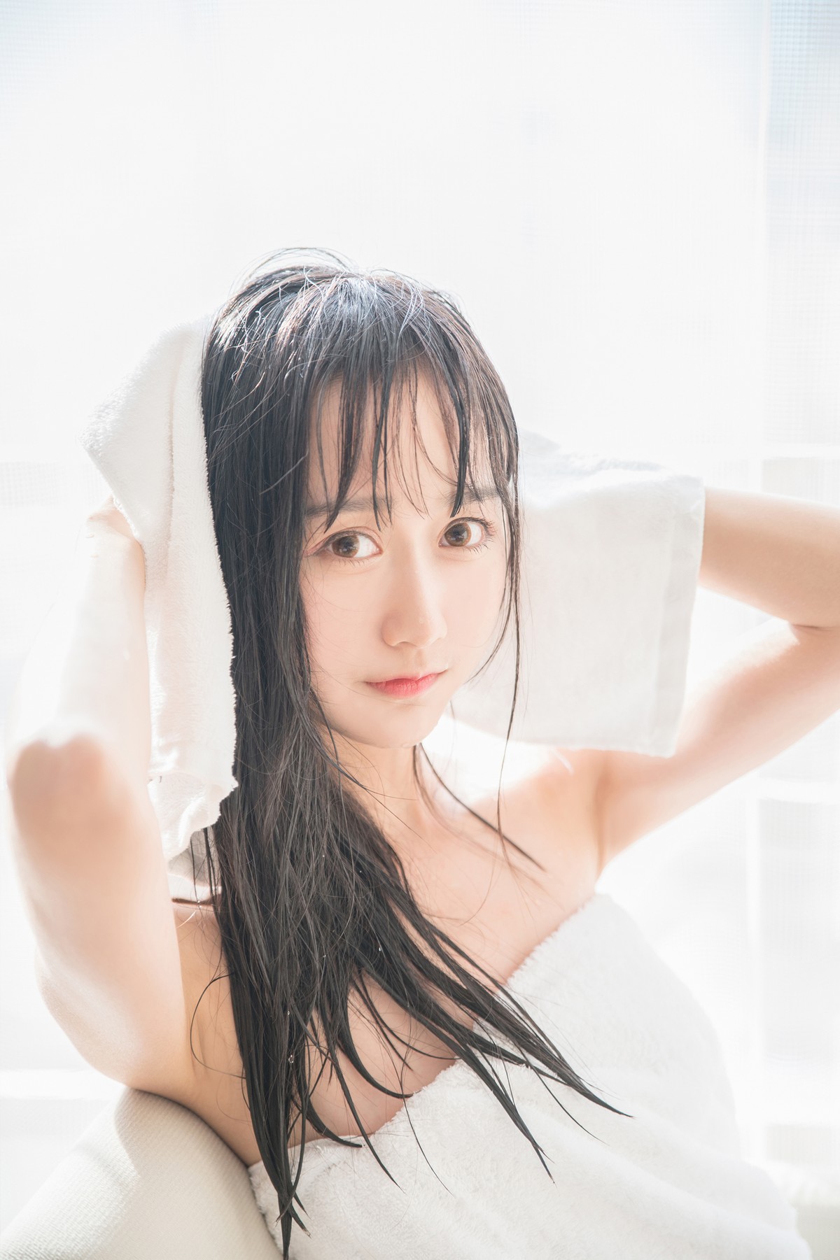 xgyw.top_萌系小姐姐木绵绵OwO洗白白主题私房床上白色浴巾裹身秀白嫩肌肤迷人写真58P