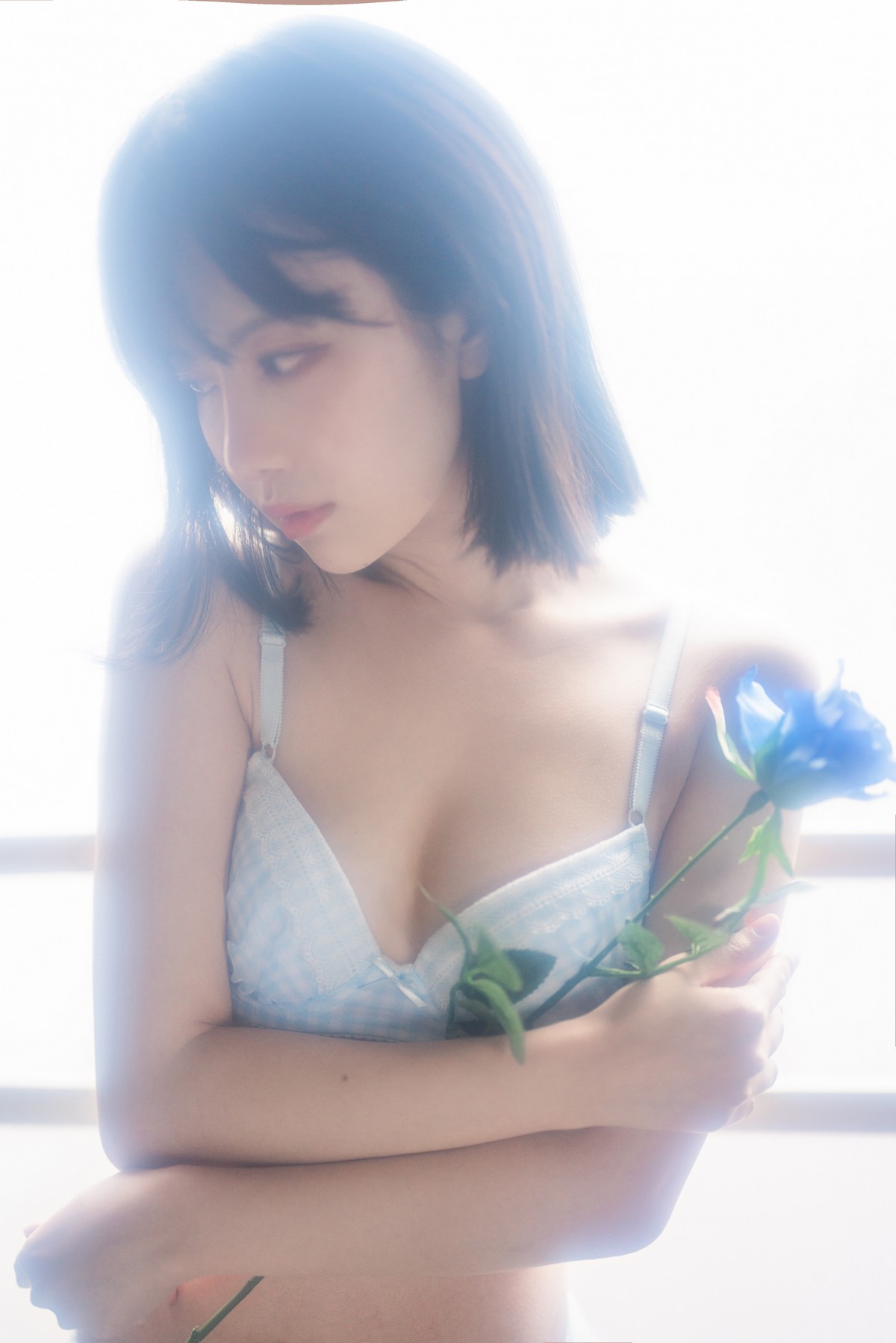 xgyw.top_网络美女Shika小鹿鹿泳装主题户外泳池性感红色比基尼秀苗条身材靓丽迷人写真63P