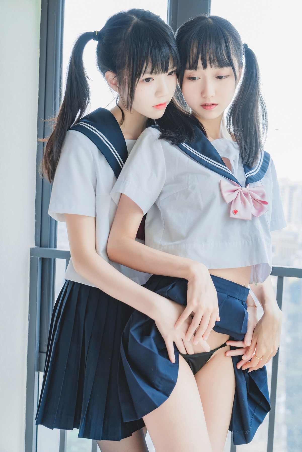 xgyw.top_萌系小姐姐木绵绵OwO＆桜桃喵她主题性感姐妹花JK制服系列秀美腿诱惑写真37P